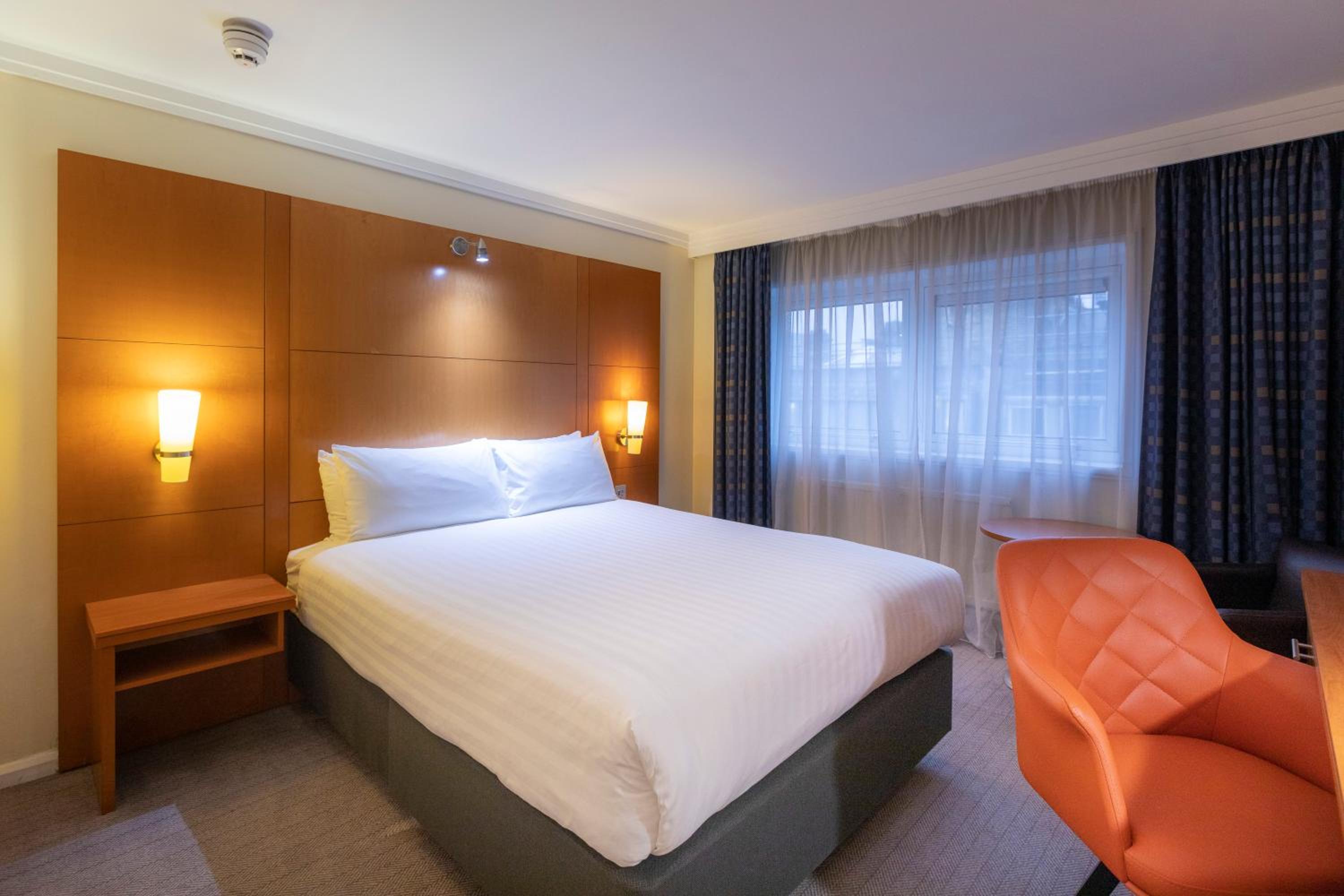 Standard Room thumbnail 6