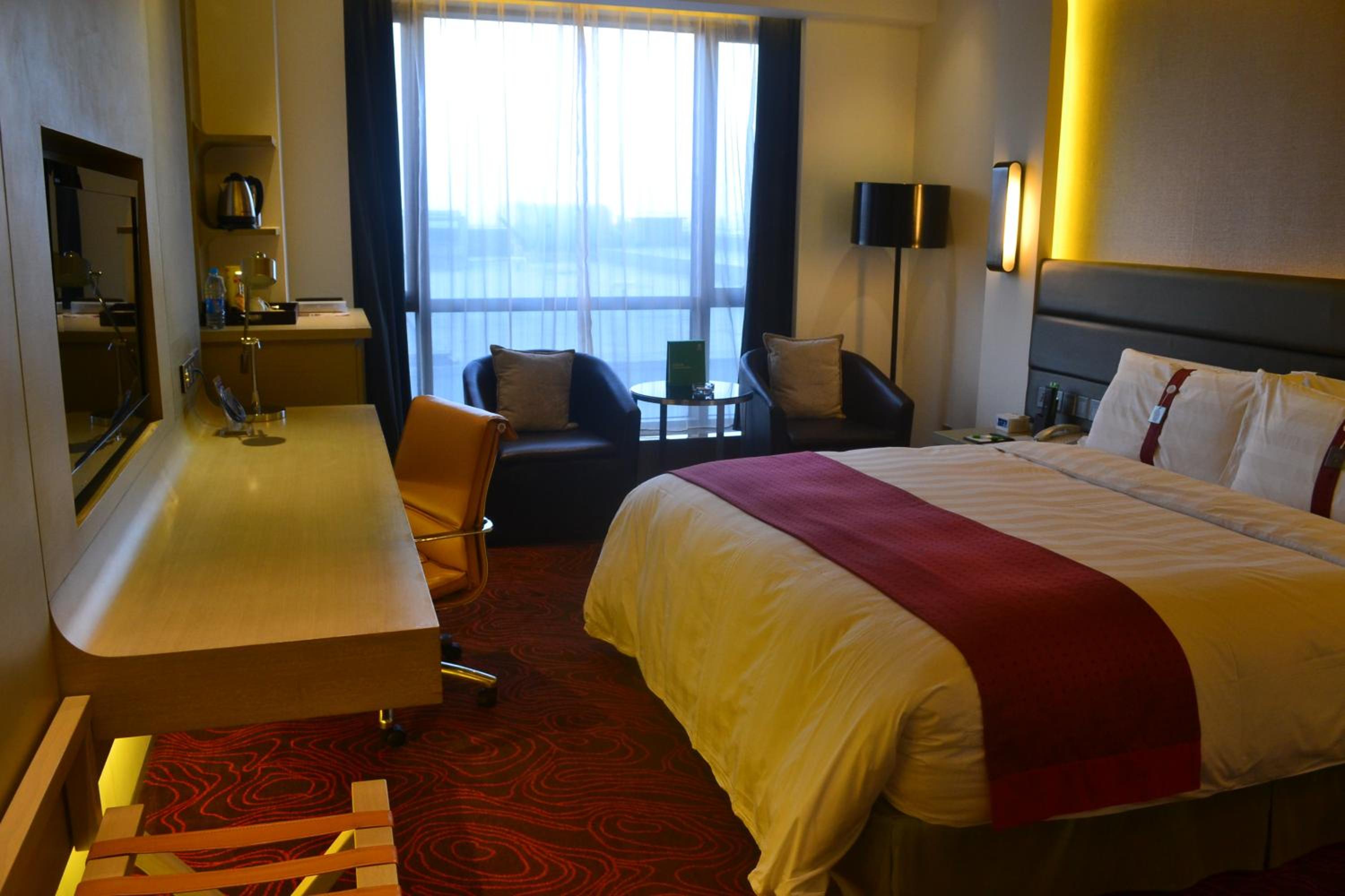 Premium King Room with Lounge Access - High Floor photo 1