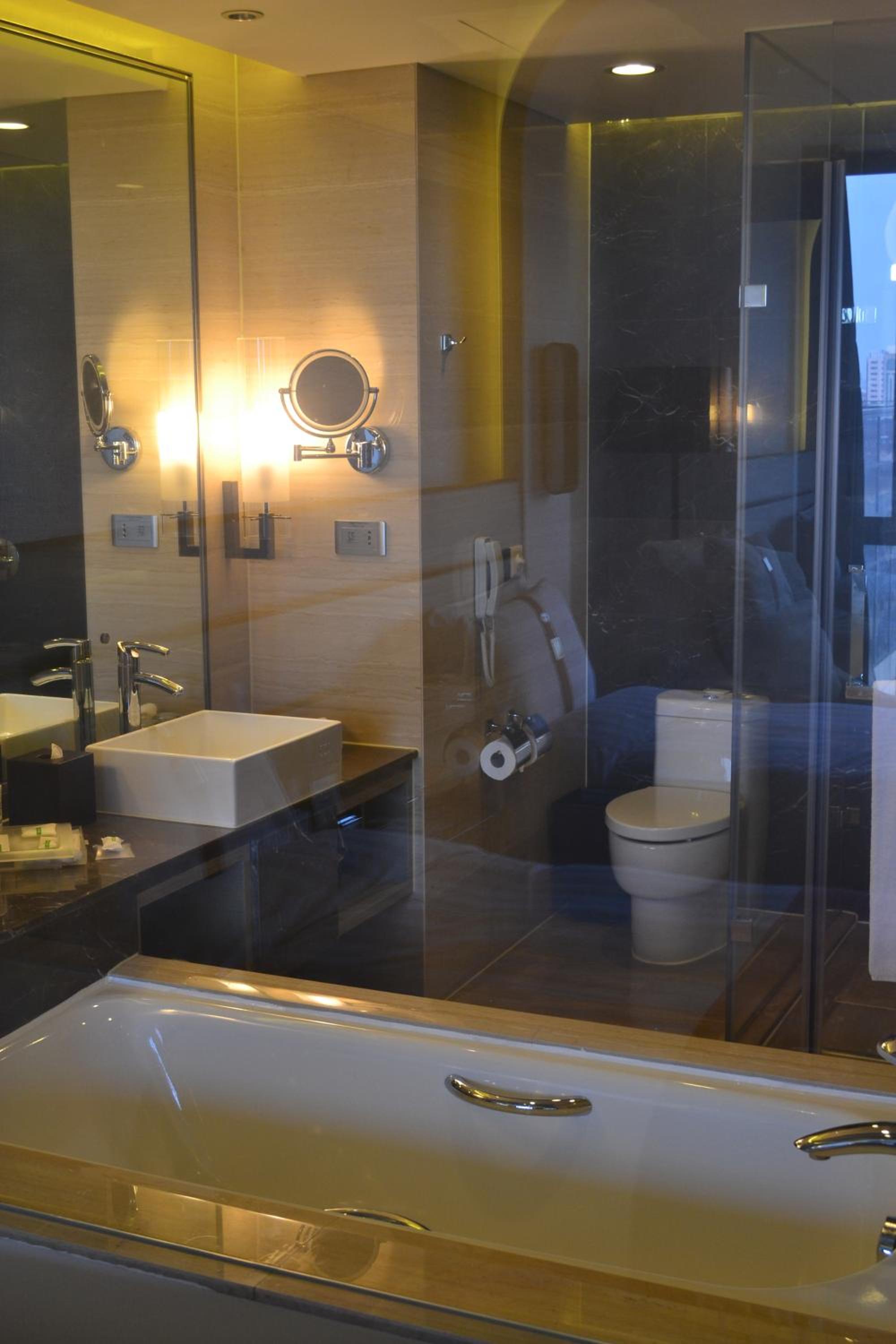 Standard Twin Room with Lounge Access - Photo 7
