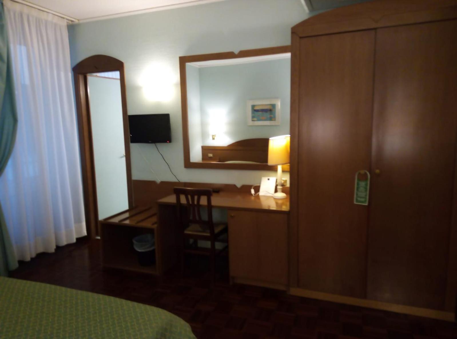 Double Room - Photo 8
