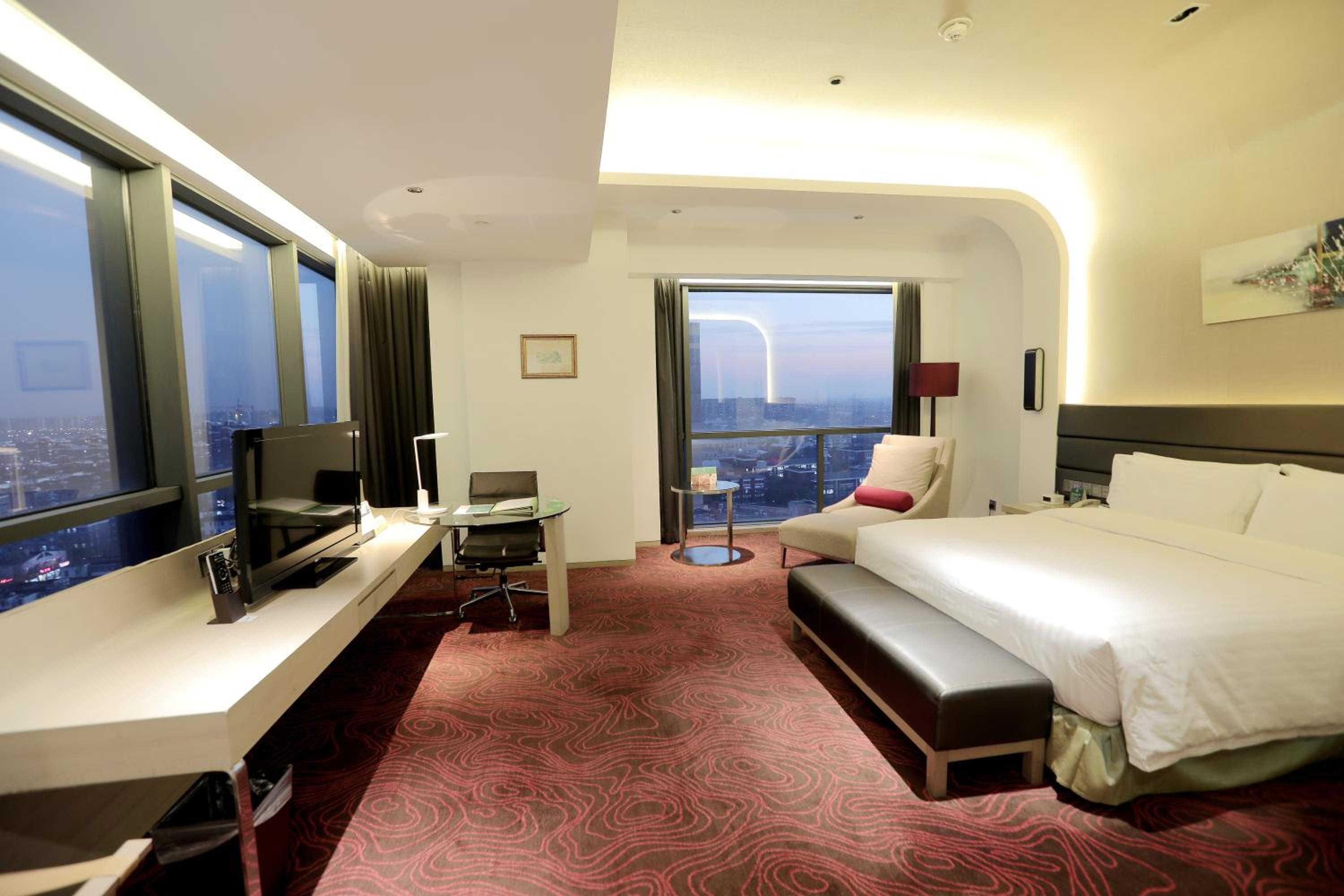 Standard King Room - Photo 2