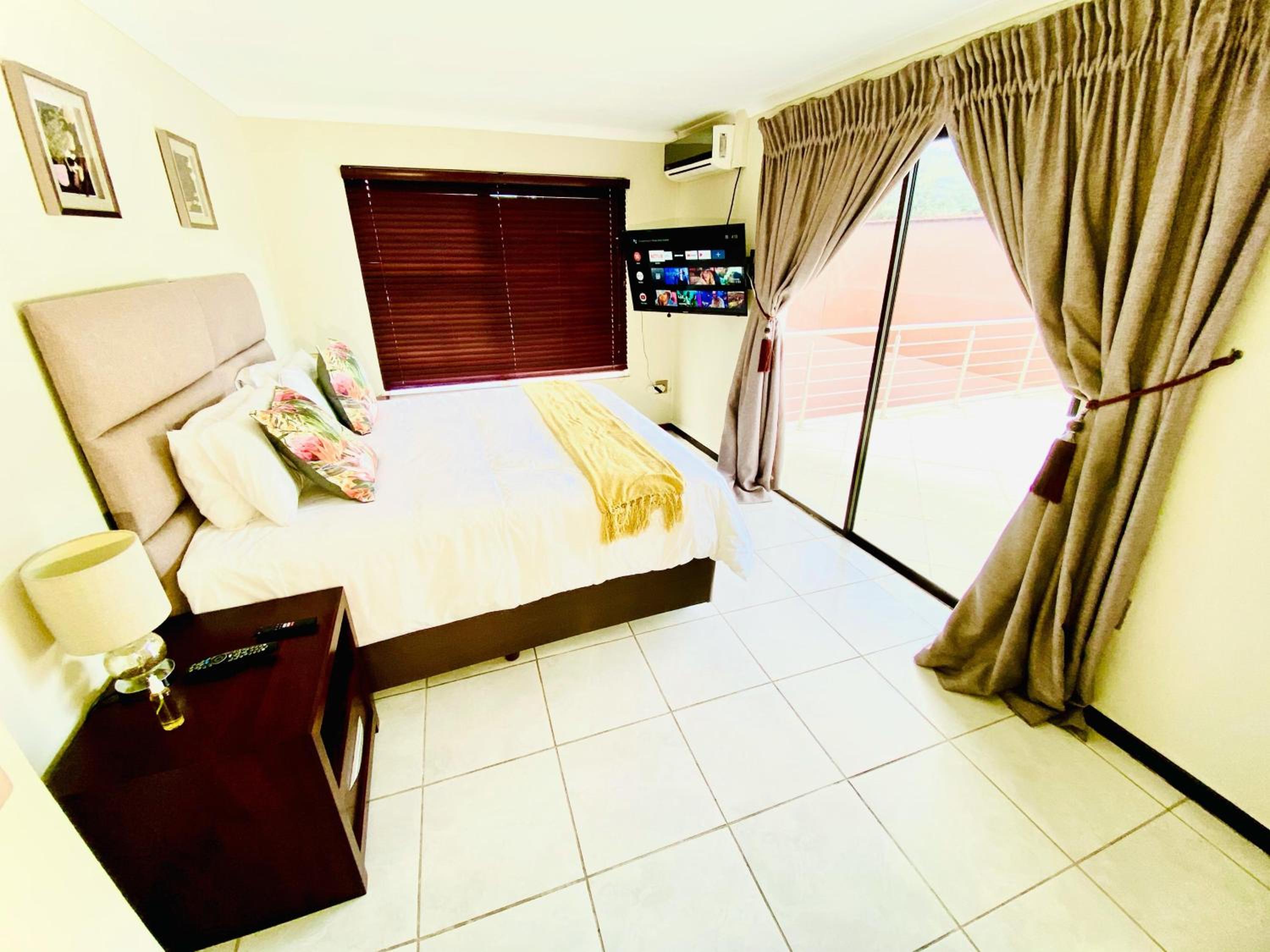 Luxury Apartment photo 2