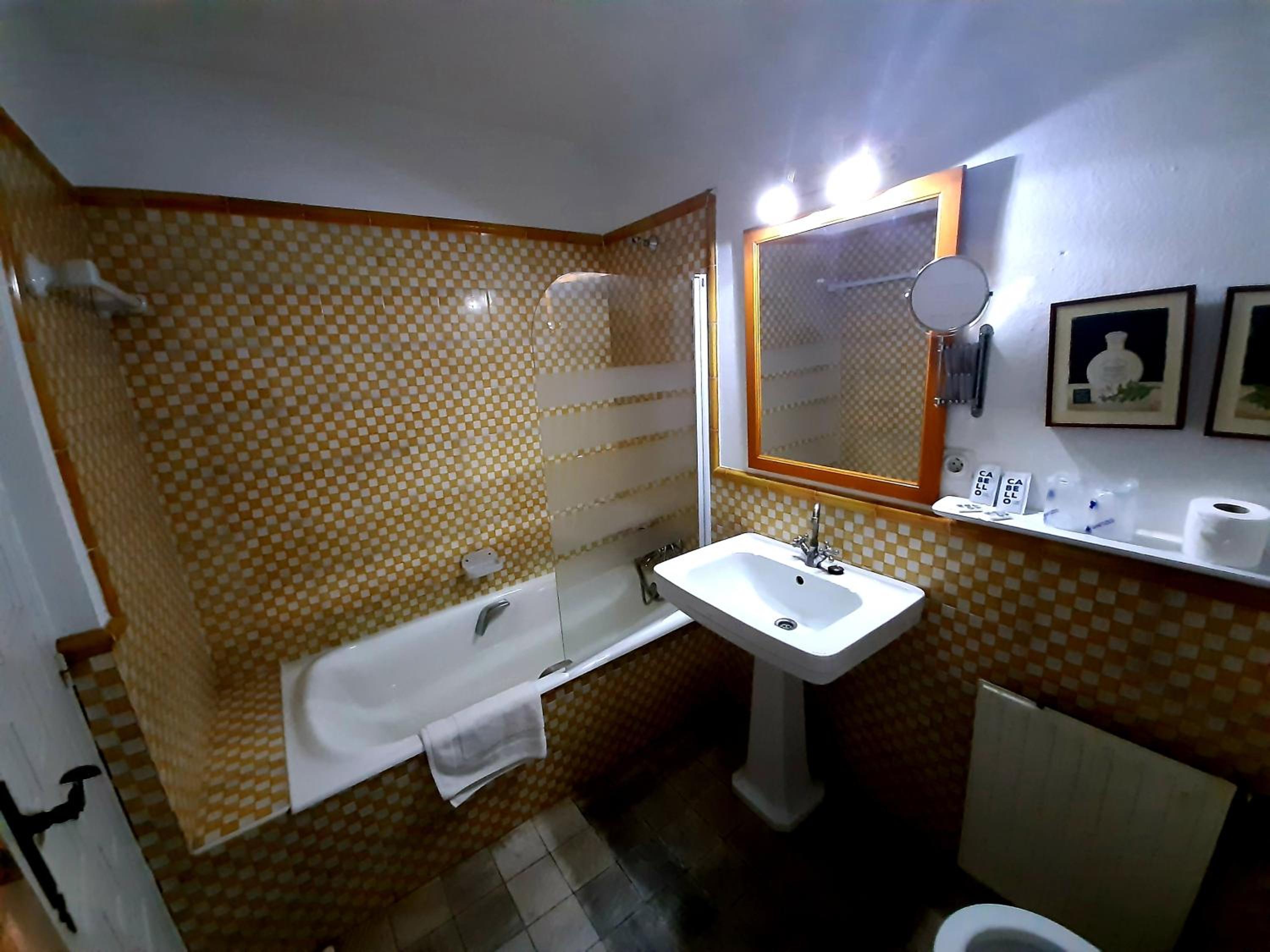Double Room - Photo 6