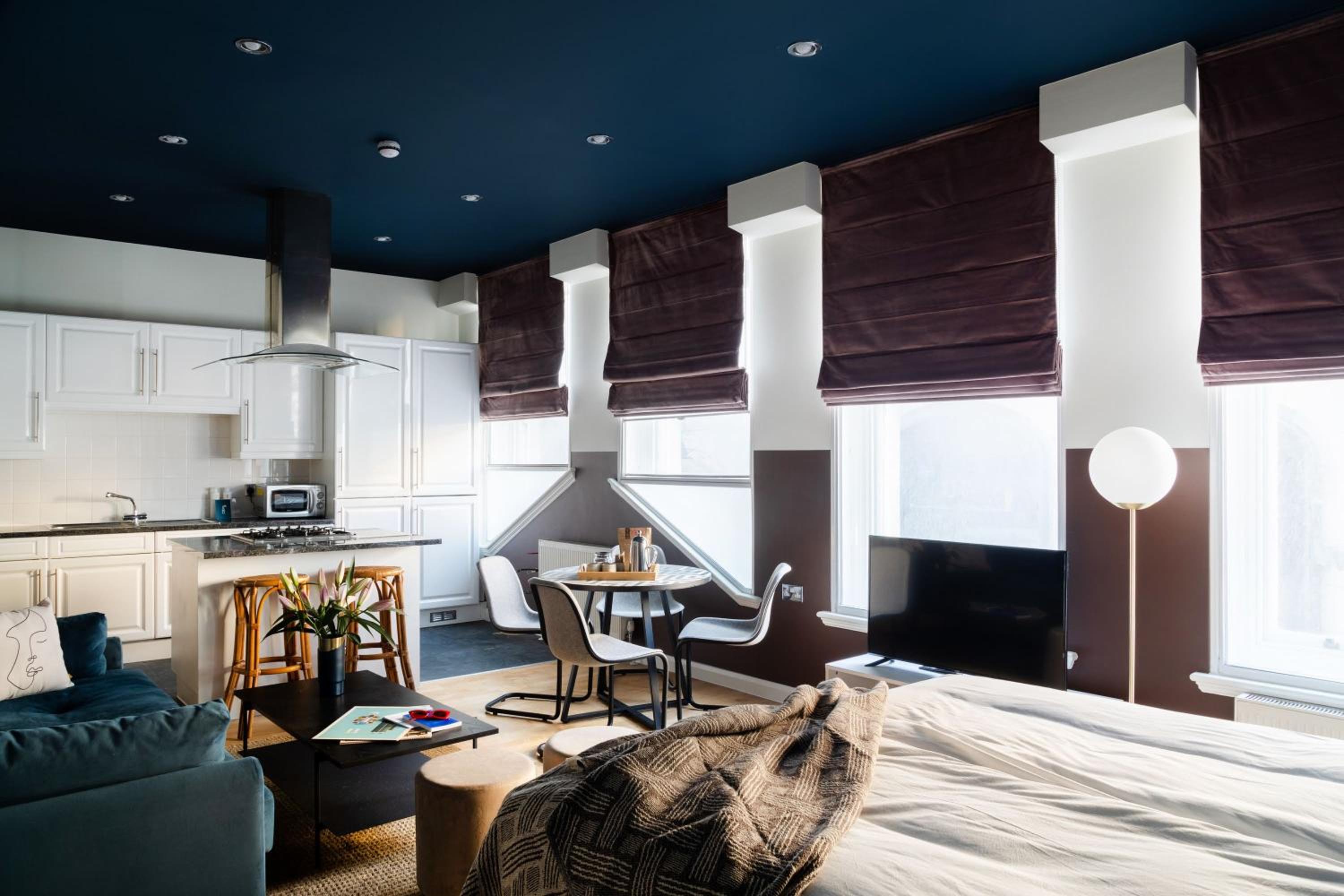 Spacious Studio with Kitchen