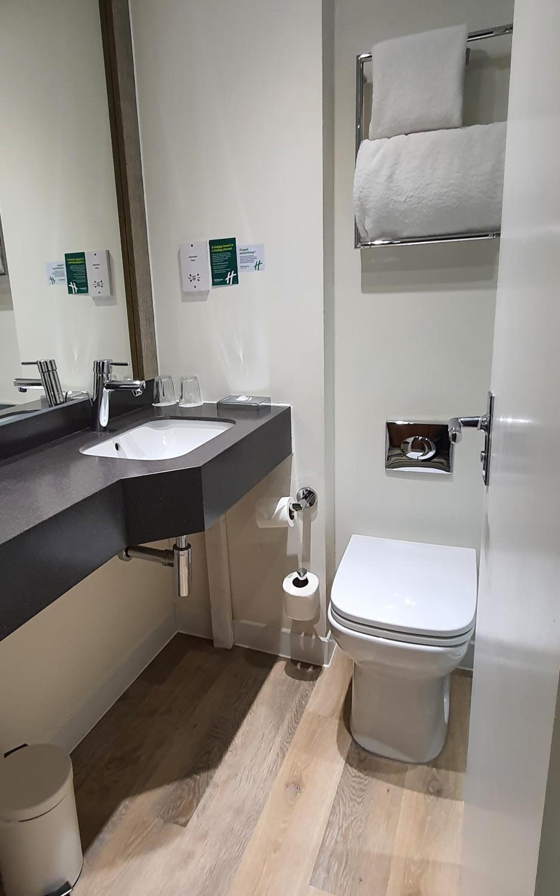 Premium Twin Room photo 2