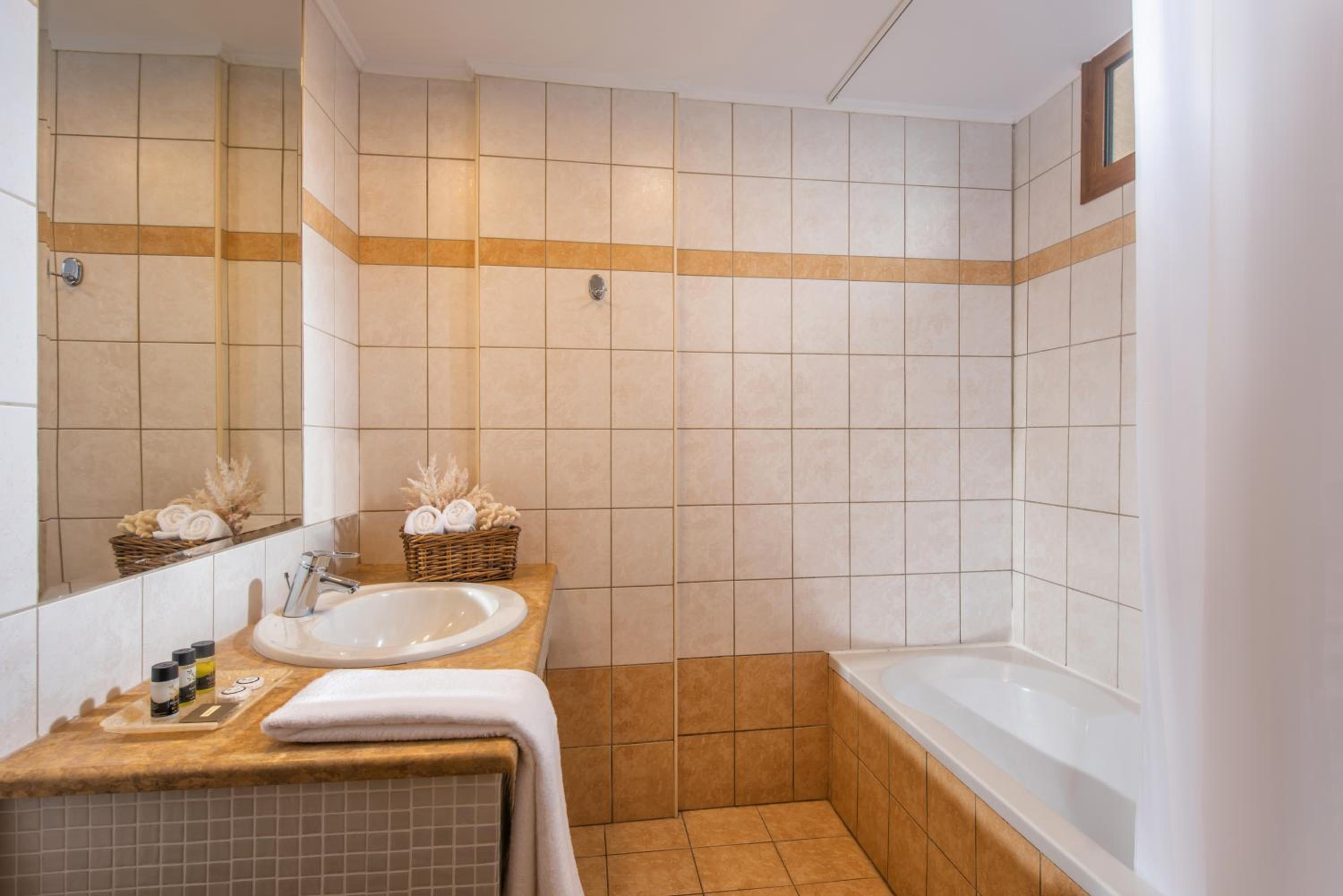 Double Room with Sea View- Main Building  - Photo 3