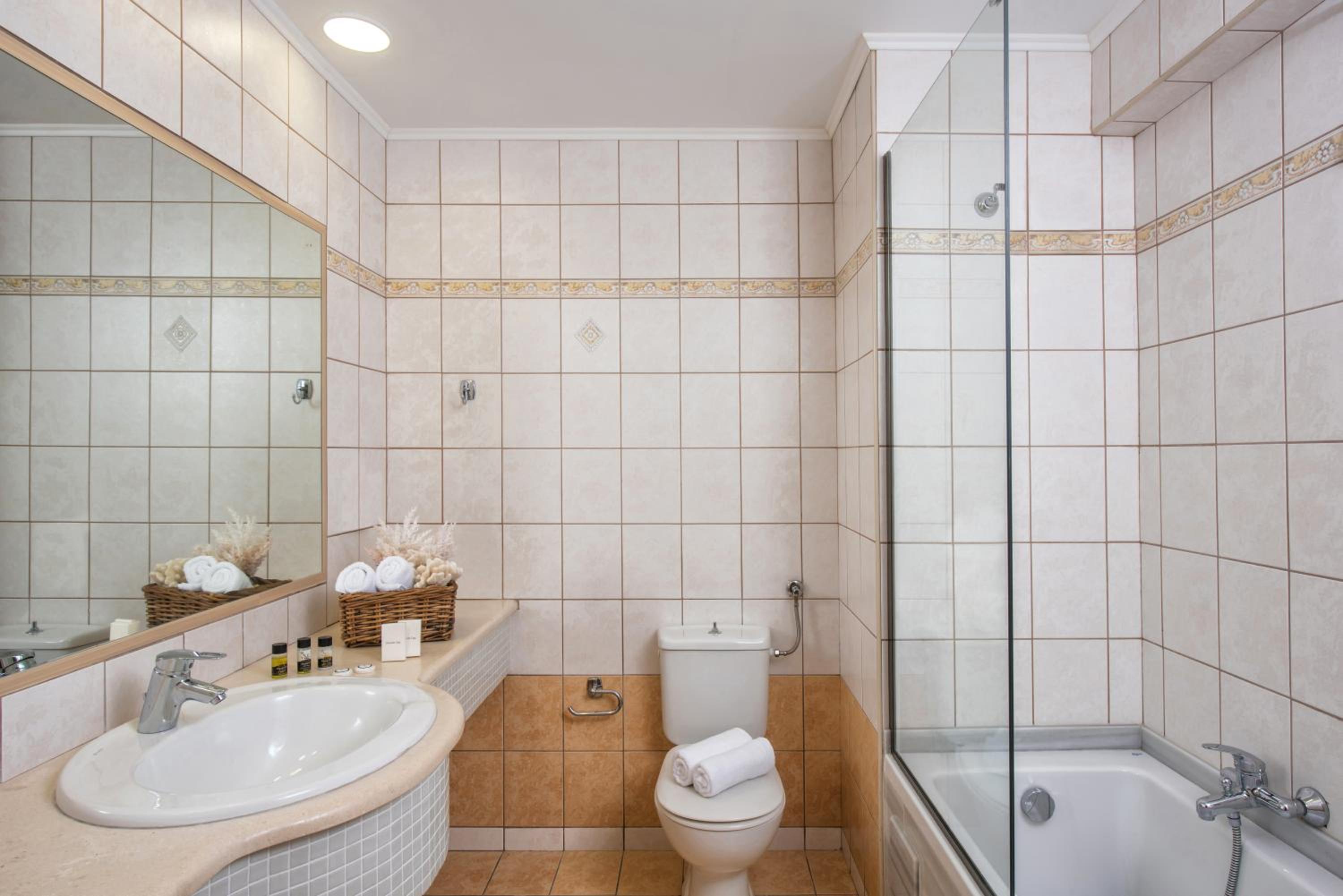 Executive Double Room with Sea View - Photo 2