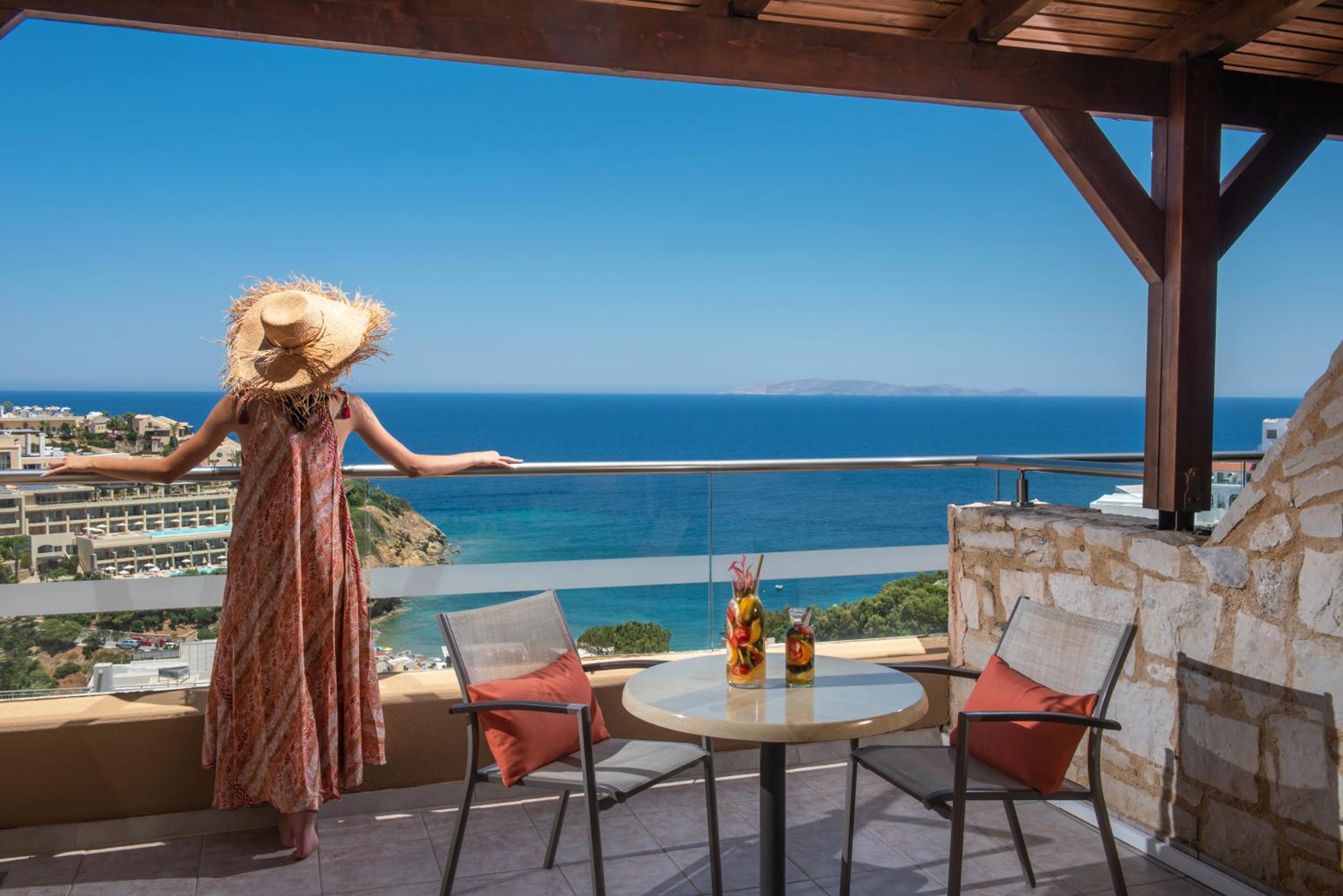 Two-Bedroom Family Room with Sea View - Photo 7