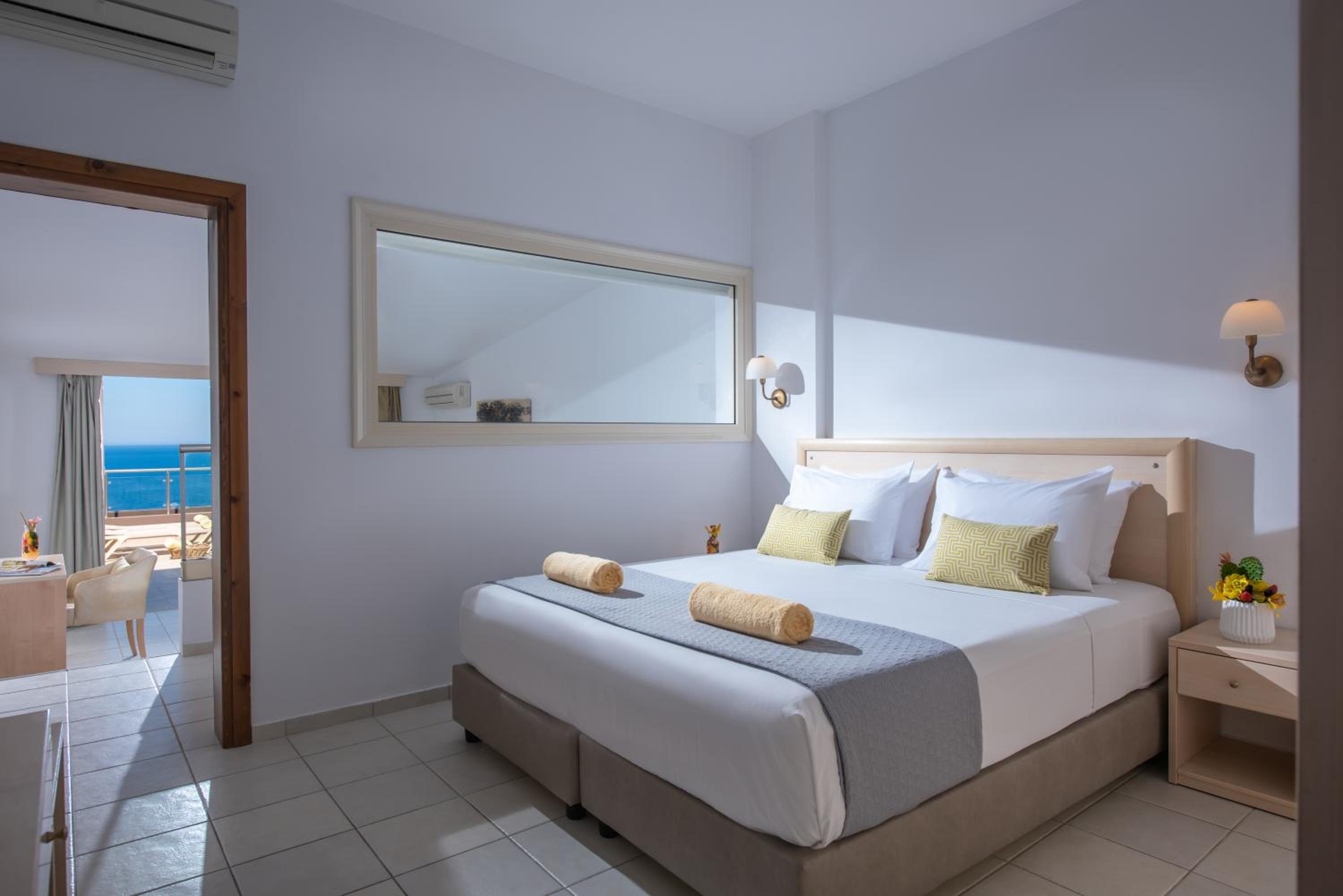 Family Suite with Sea View - Photo 10