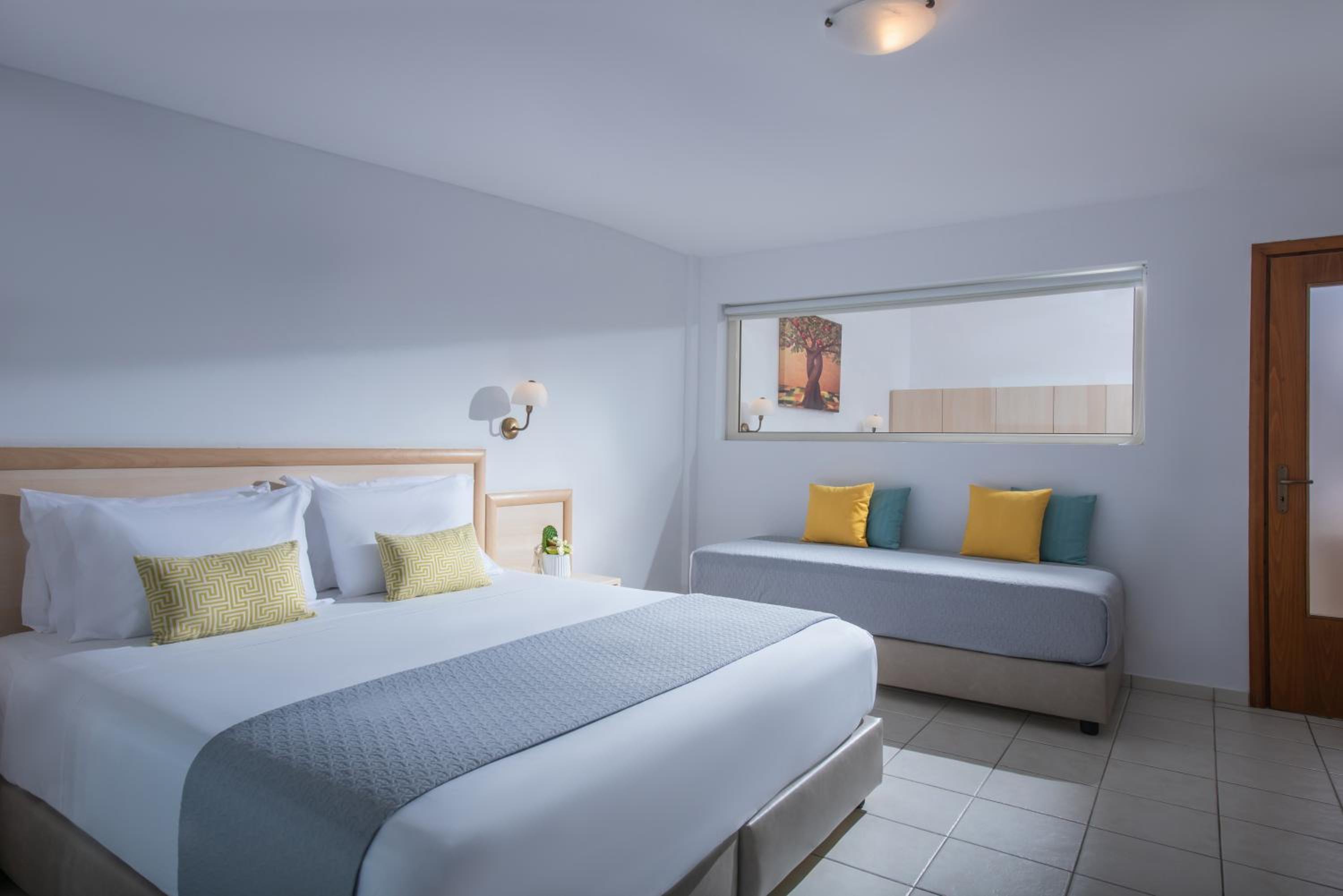 Family Suite Sea View with Outdoor Hot Tub - Photo 3