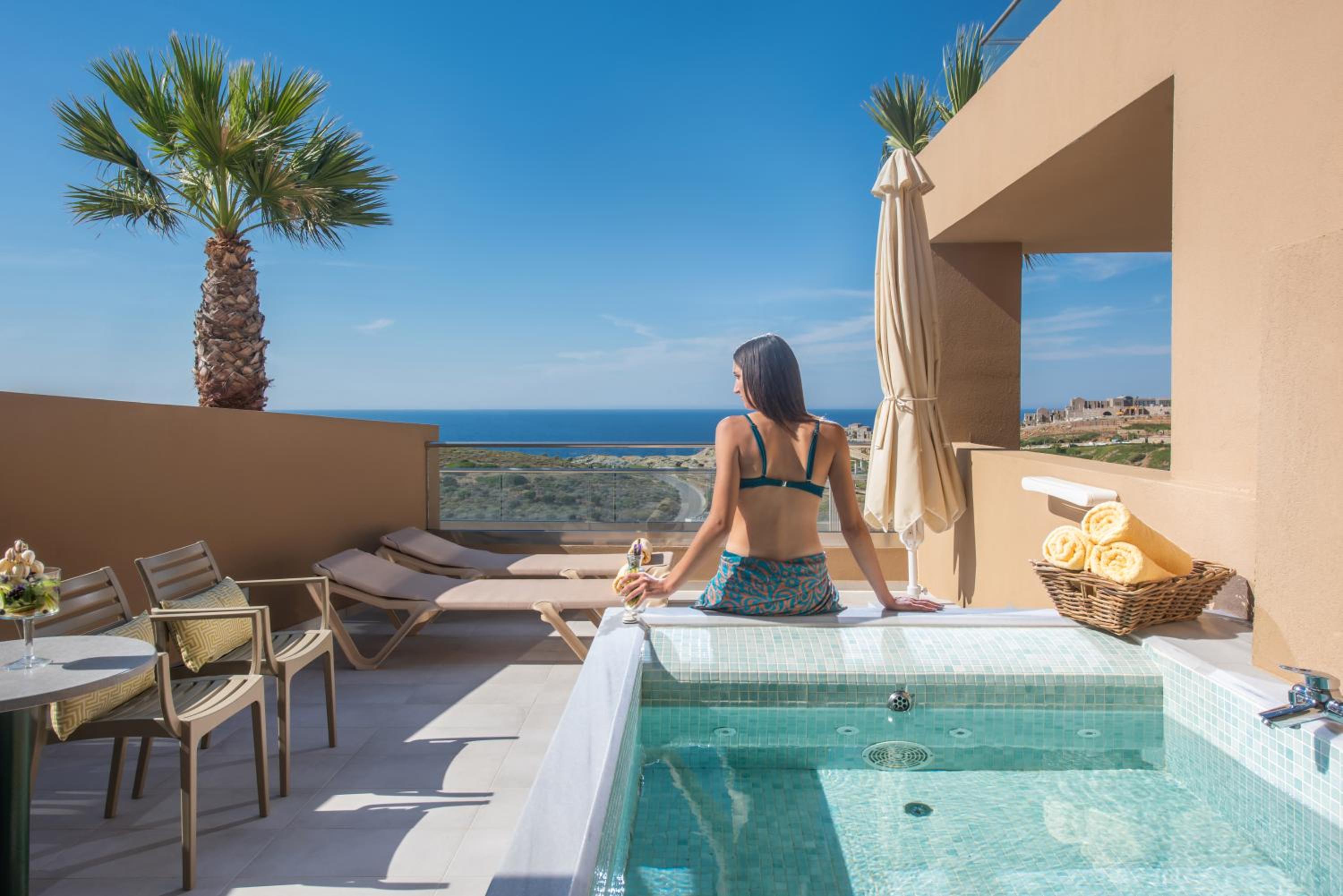 Family Suite Sea View with Outdoor Hot Tub - Photo 4