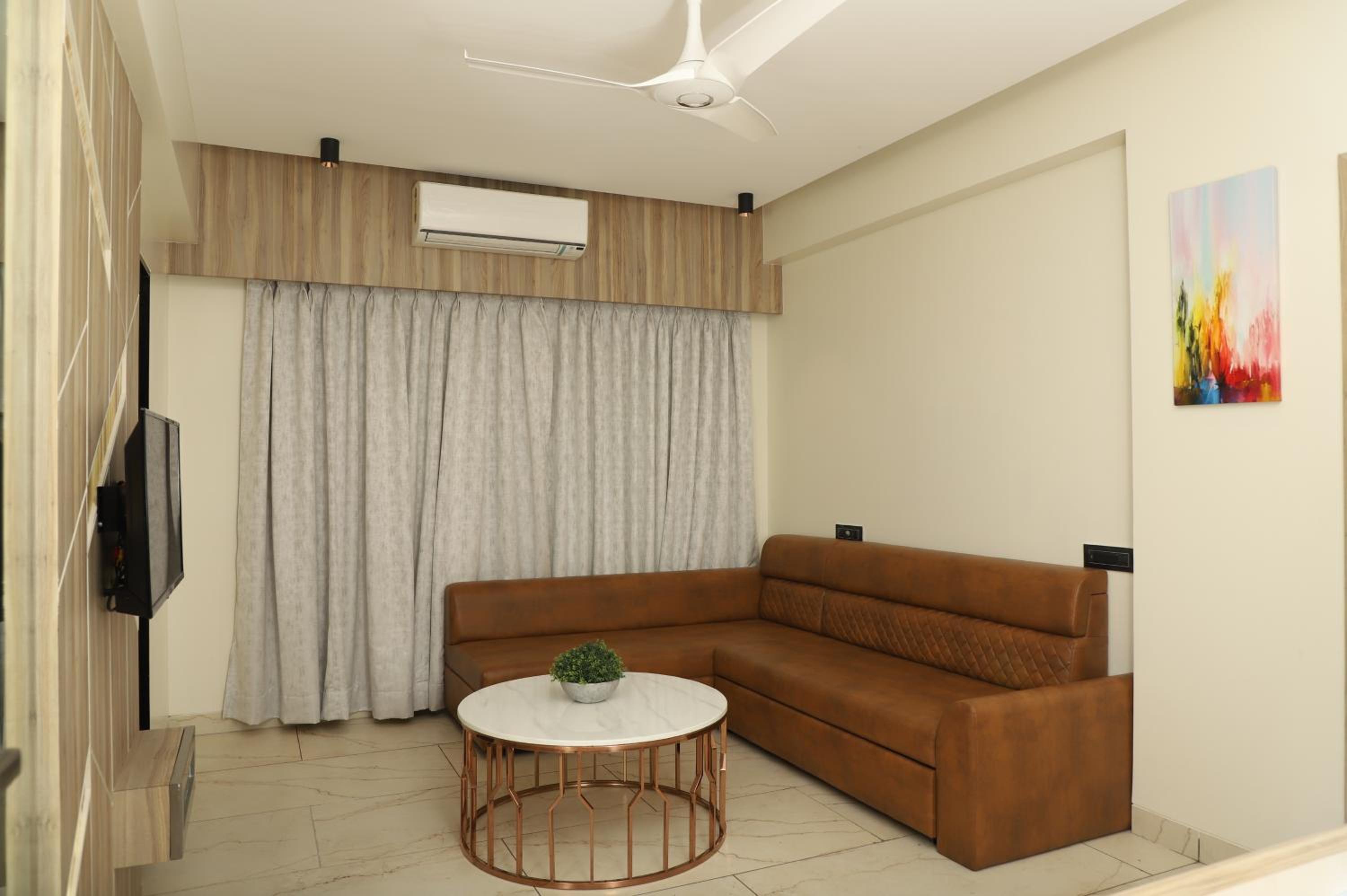 Executive Suite - Photo 7