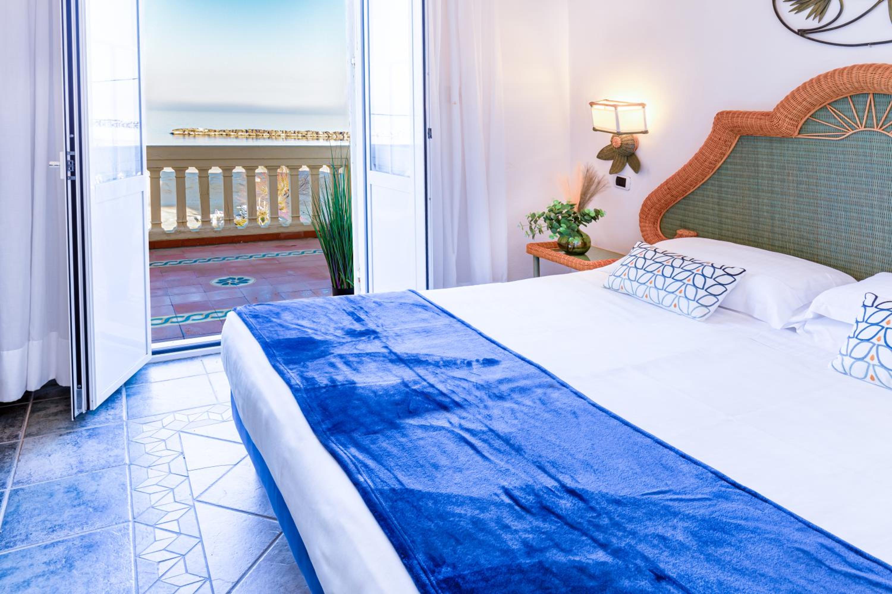 Double Room with Balcony and Sea View photo 1