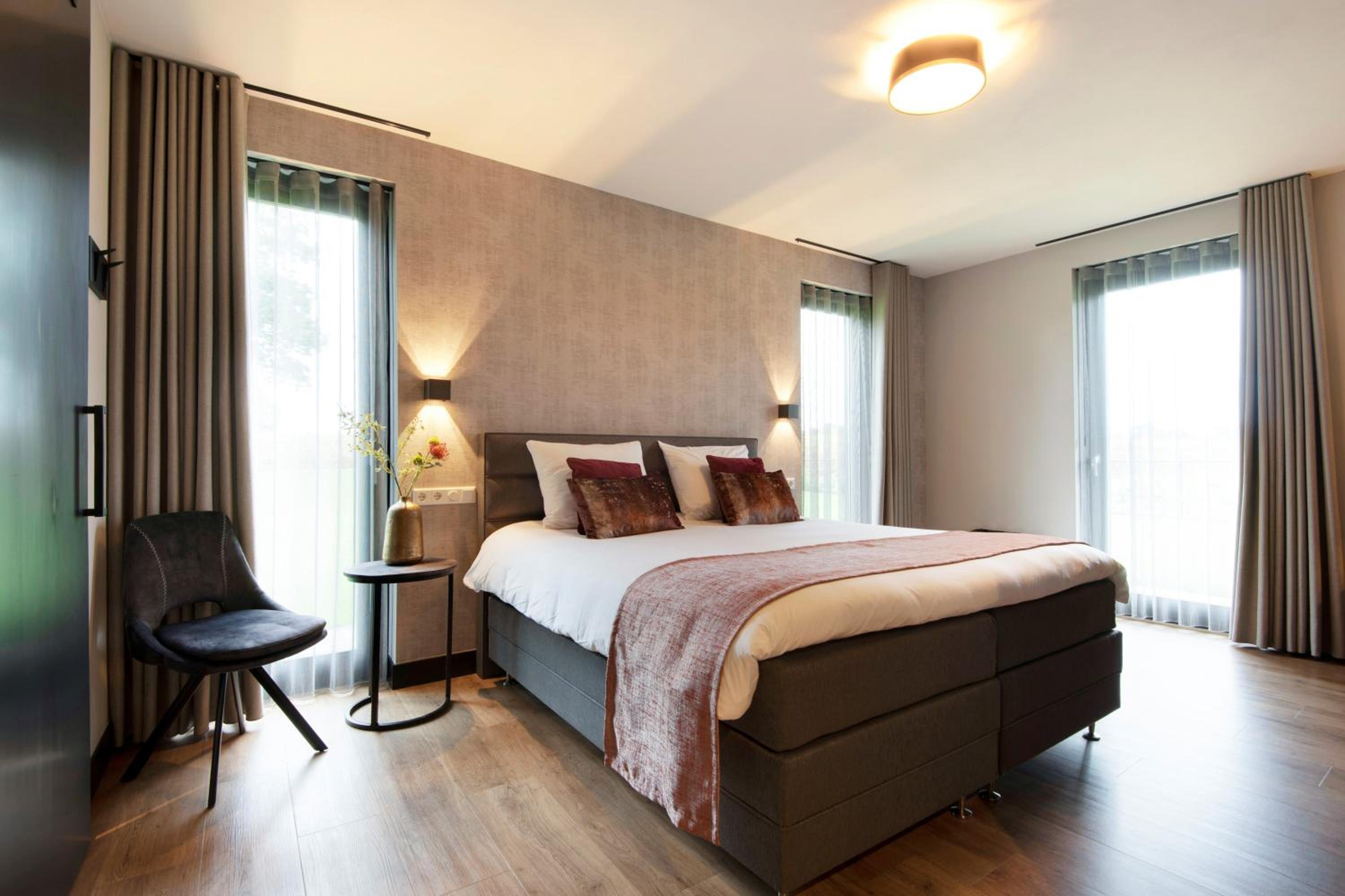 Standard King Room photo 2