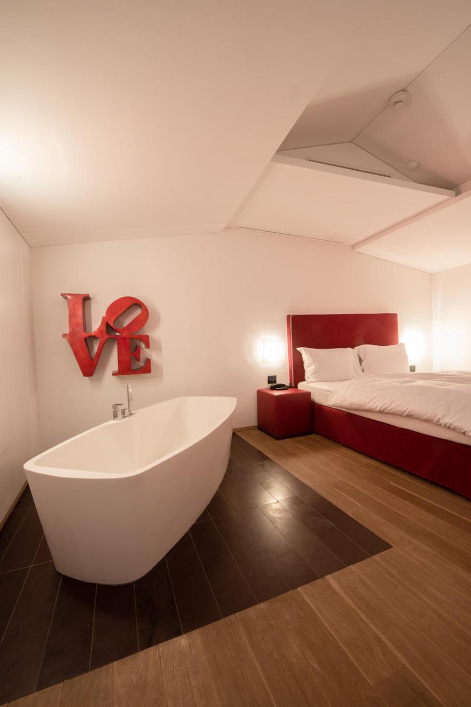 Deluxe Junior Suite - Photo 1
