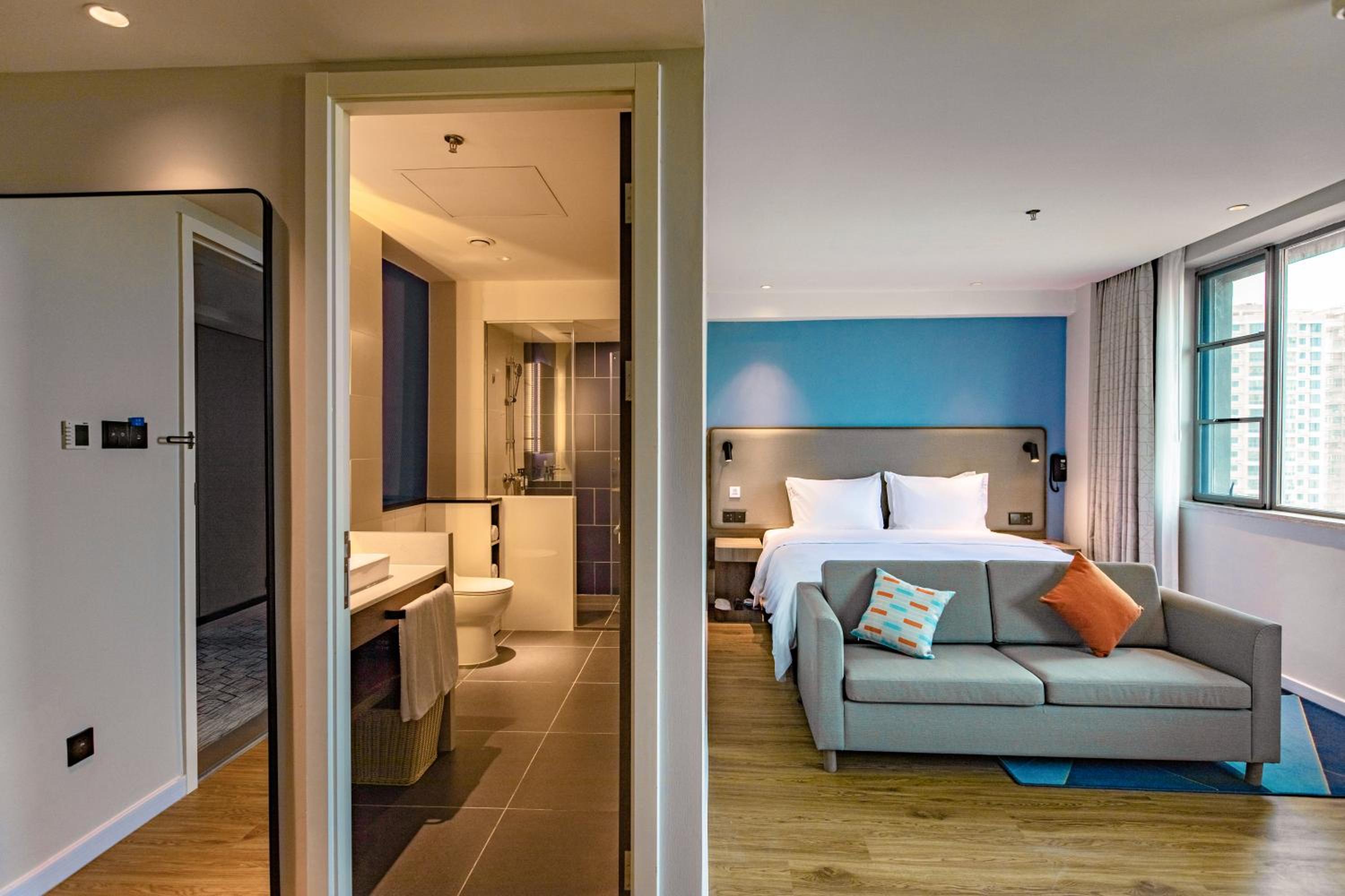 Standard King Room with Extra Floor Space - Photo 1
