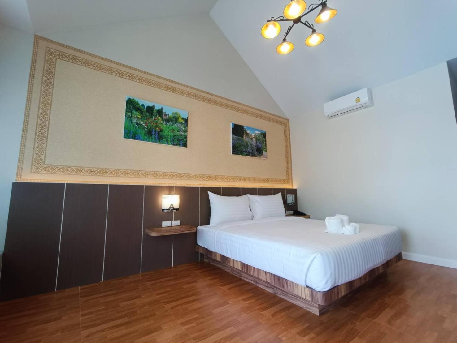 Double Room with Pool View - Photo 2