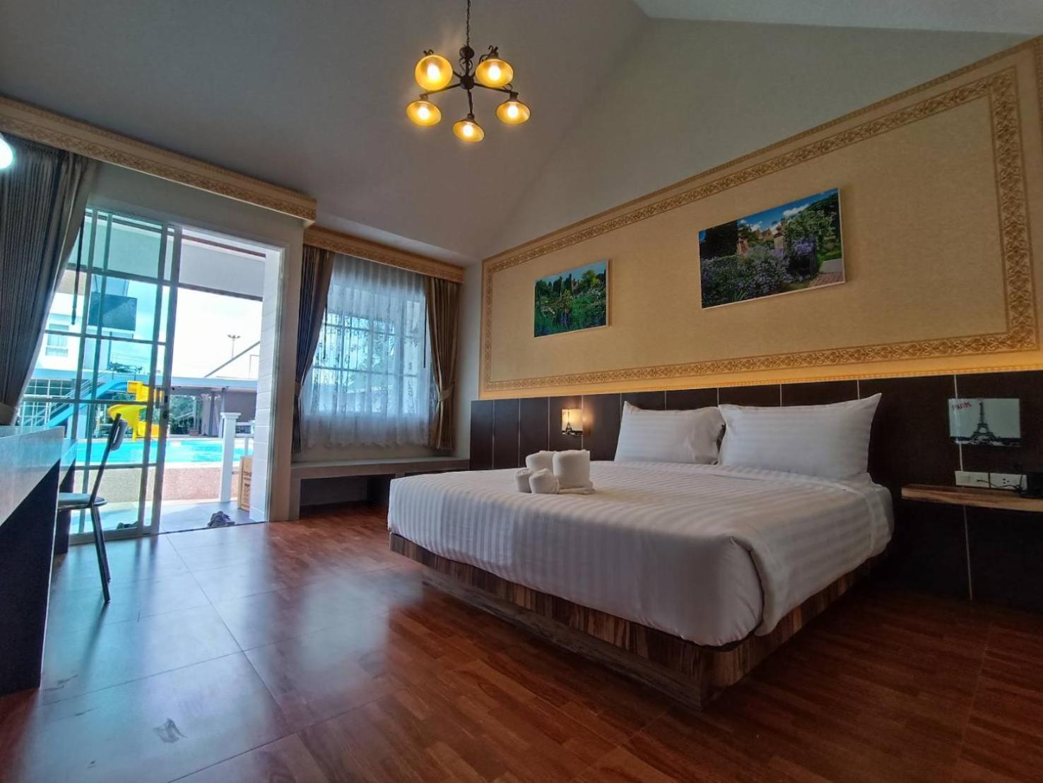 Double Room with Pool View - Photo 1