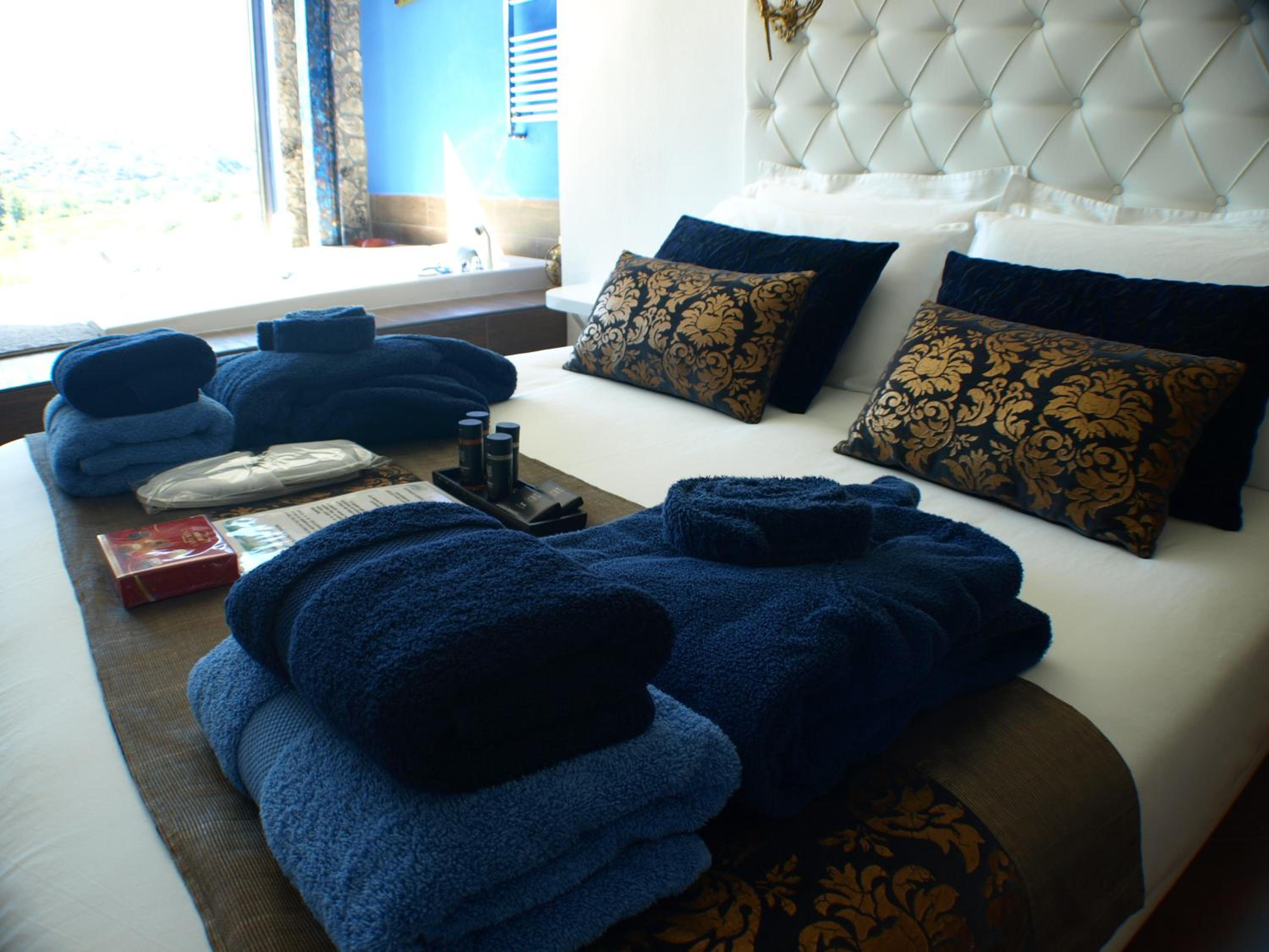 Two-Bedroom House (2-6 Adults) - Photo 103
