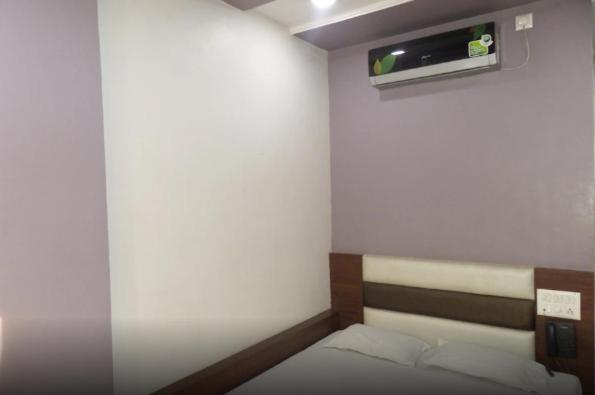 Standard Double Room - Photo 11