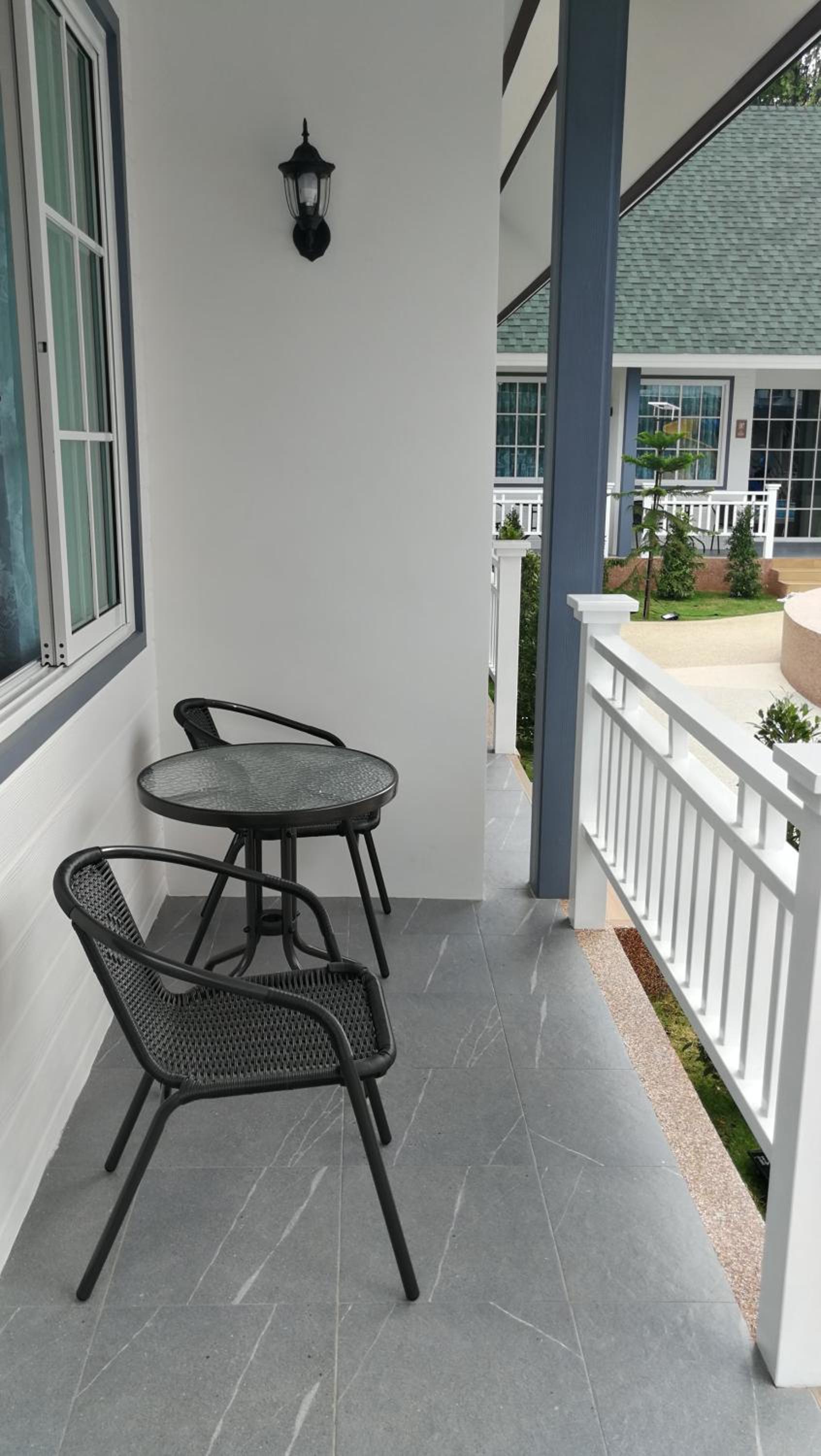 Double Room with Pool View - Photo 4