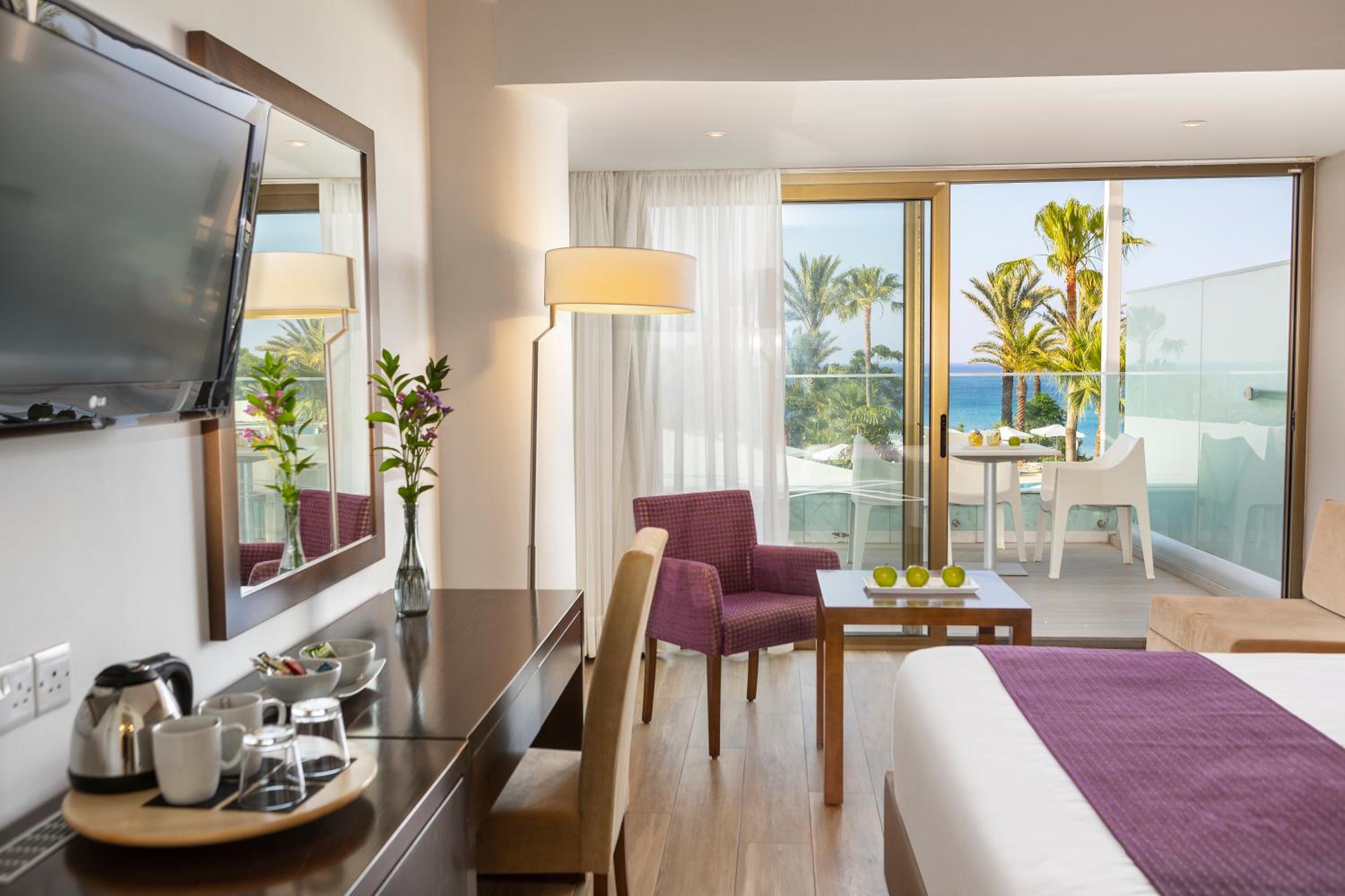 Superior Double or Twin Room with Pool View photo 1