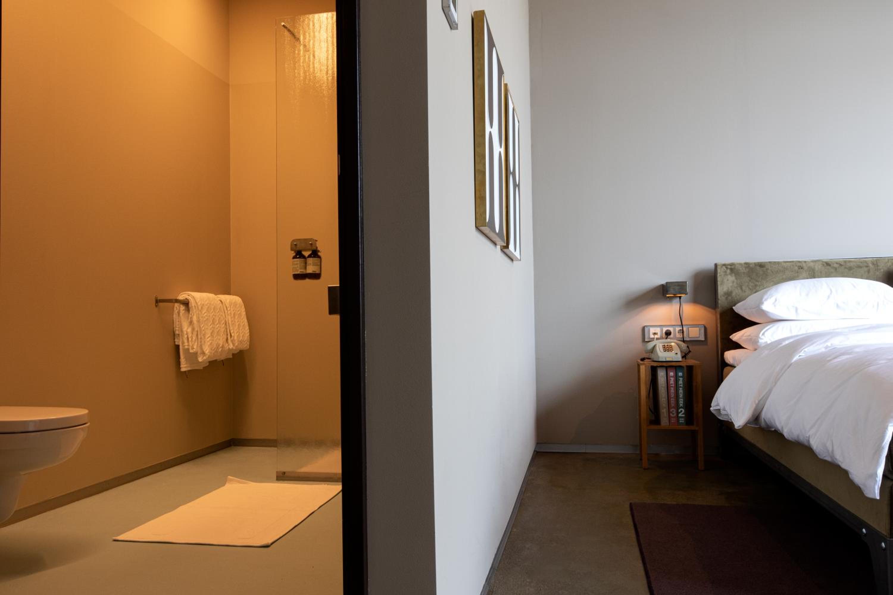 Standard Double Room - Photo 7