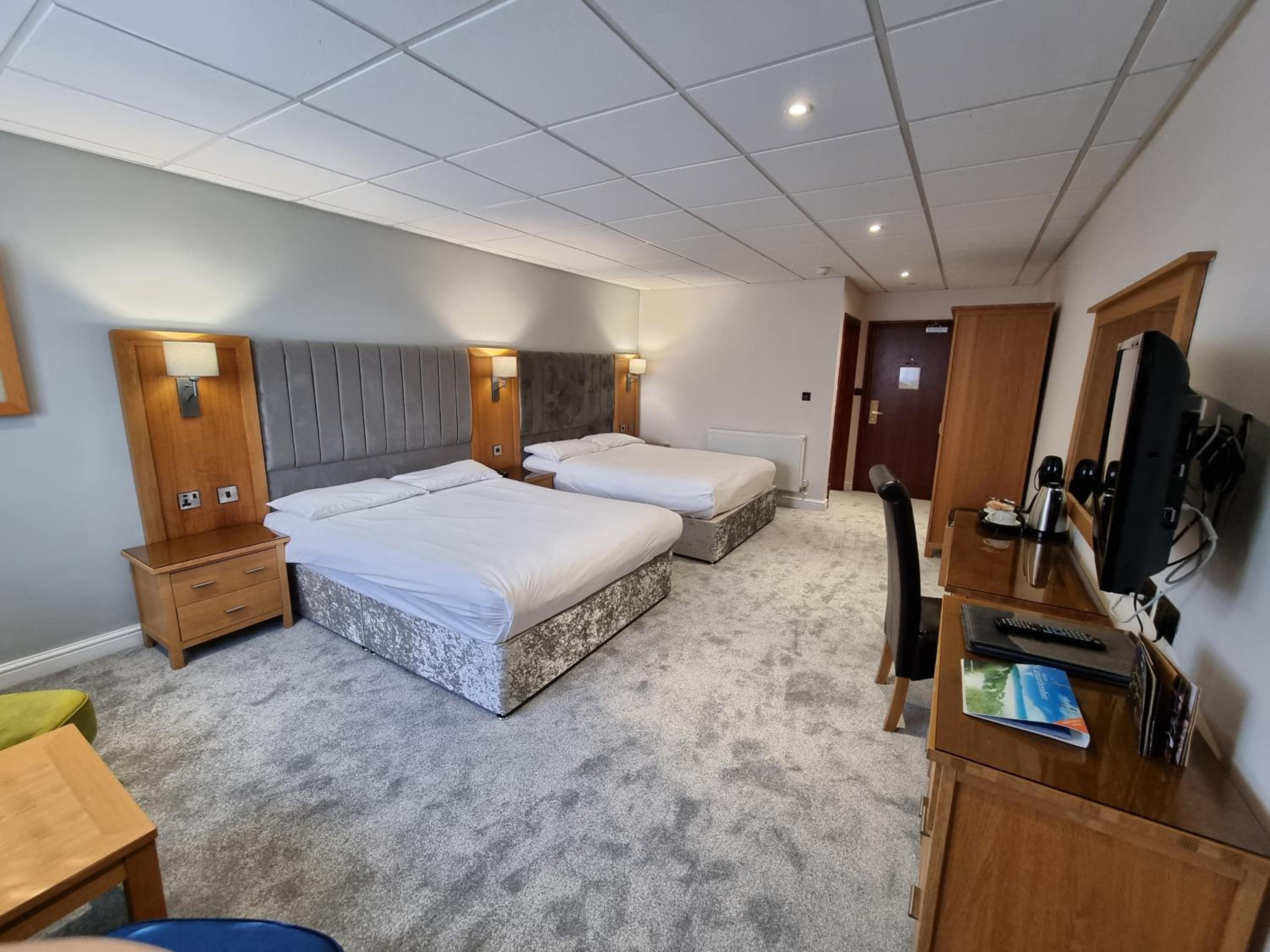 Club Twin Family Room - Photo 8