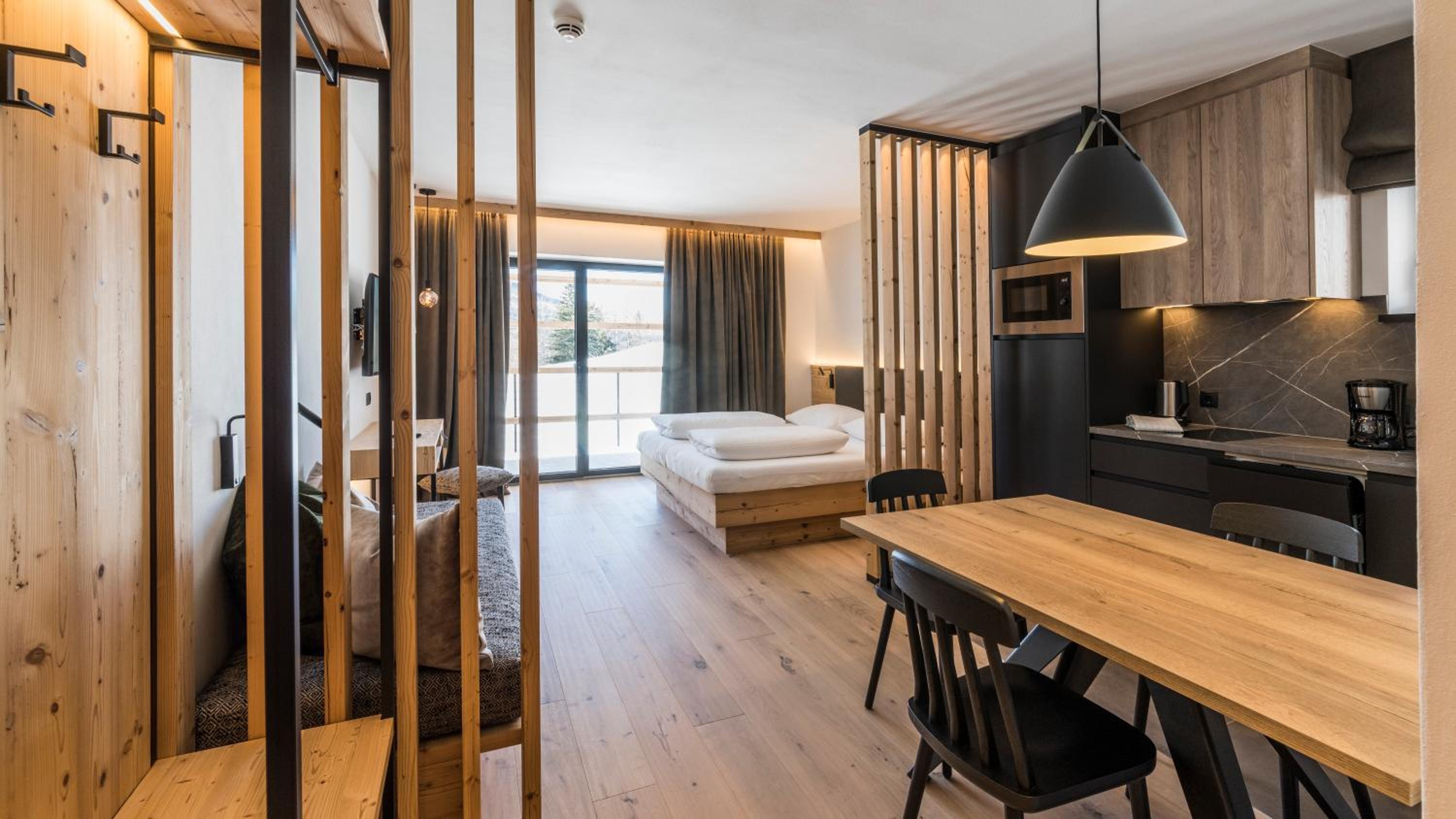 Apartment with Mountain View