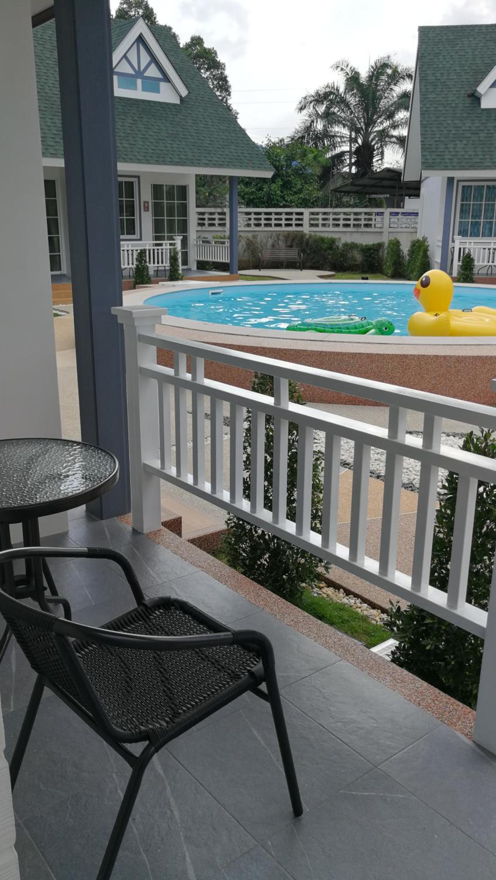 Twin Room with Pool View - Photo 3