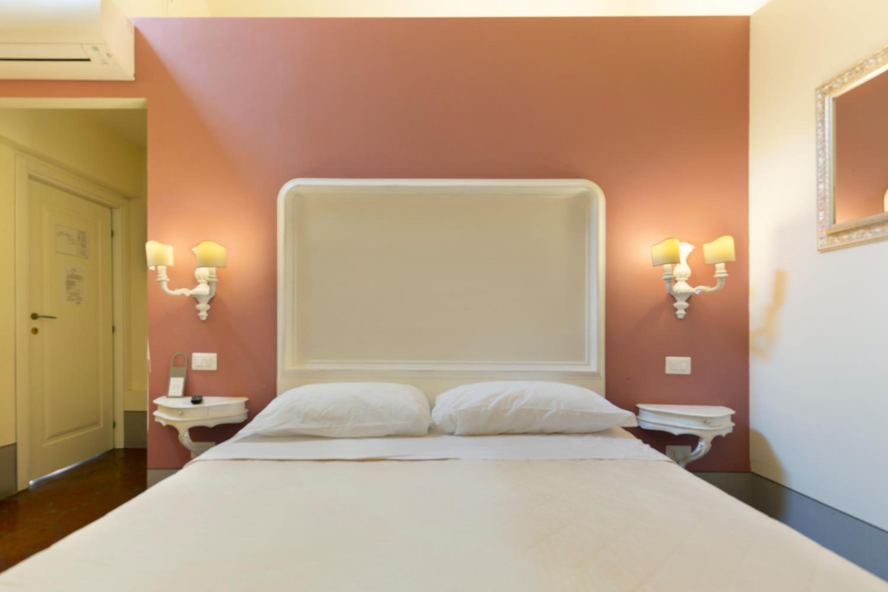 Small Double Room photo 2