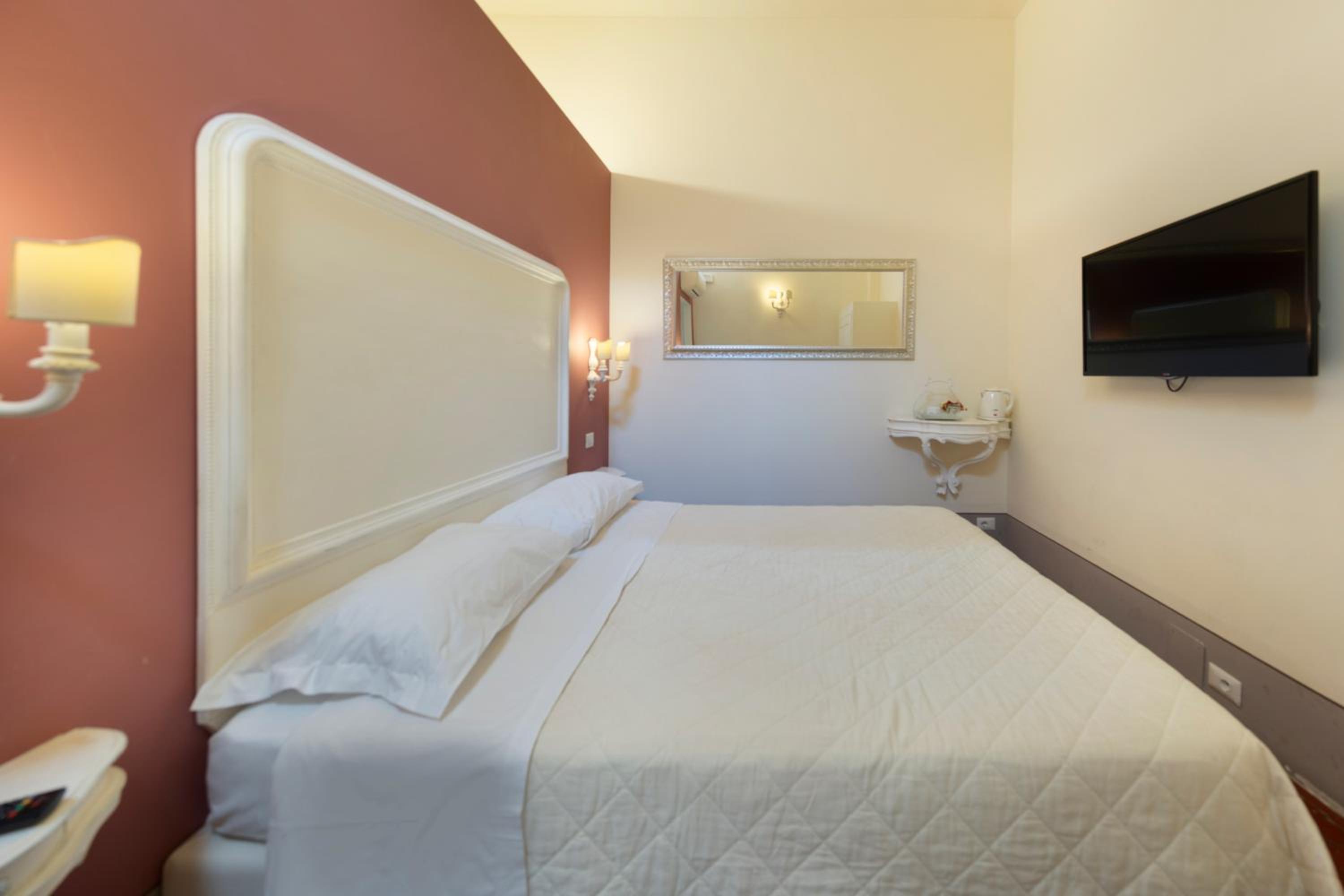 Small Double Room photo 1