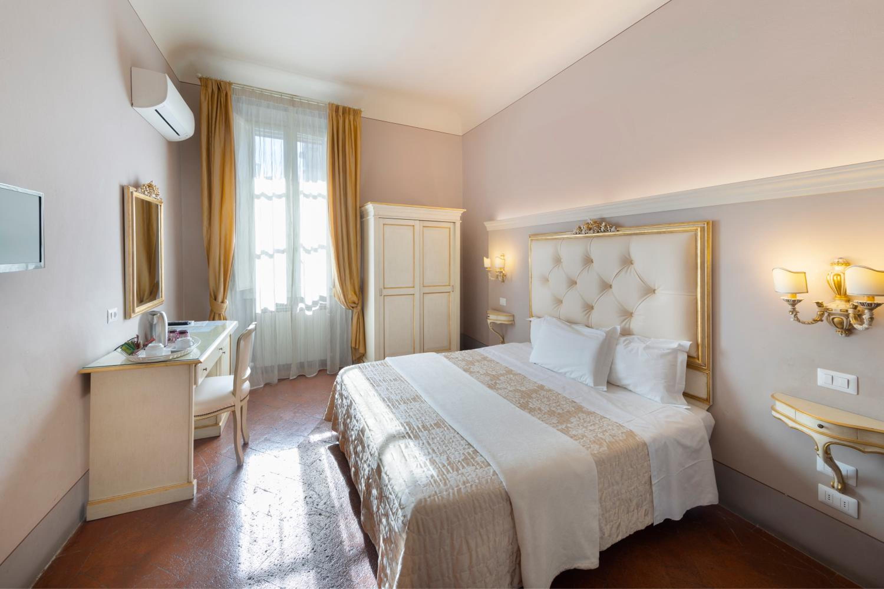 Superior Double or Twin Room with Balcony photo 2