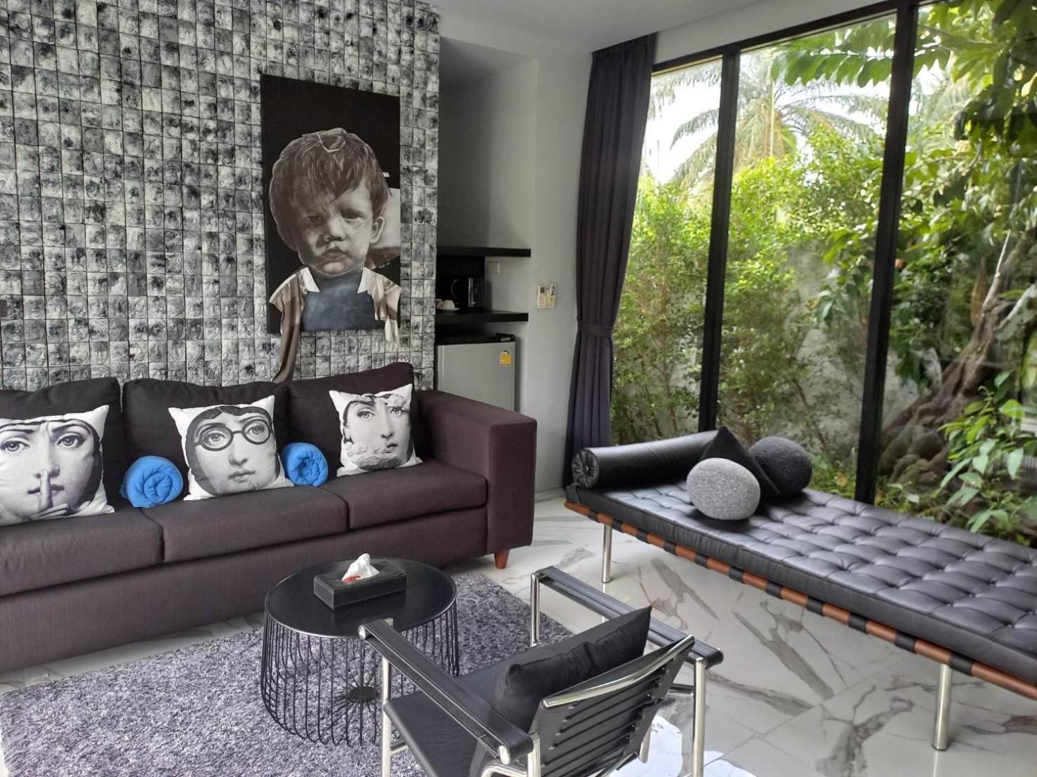 Villa - Photo 1