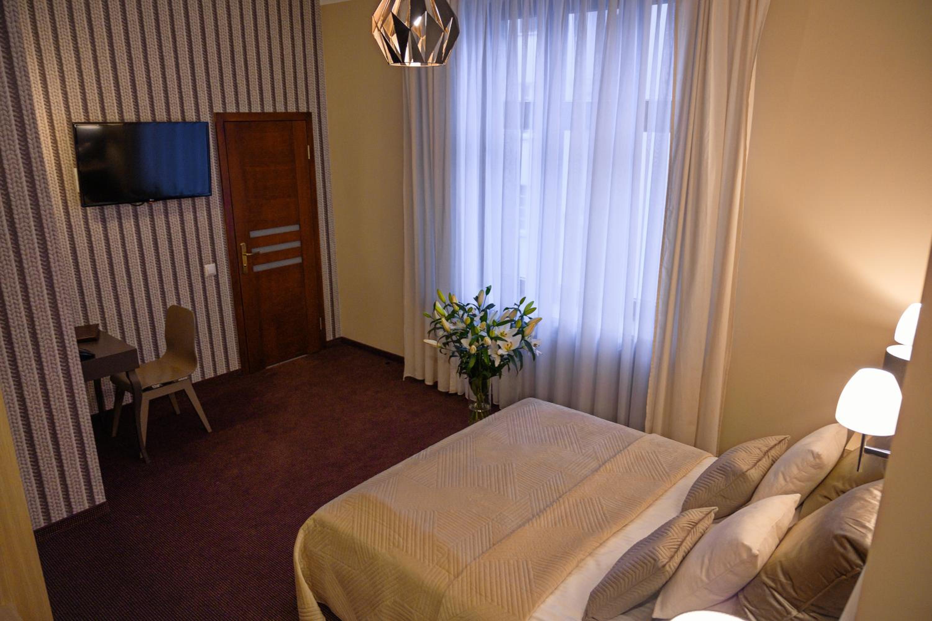 Double Room - Photo 2