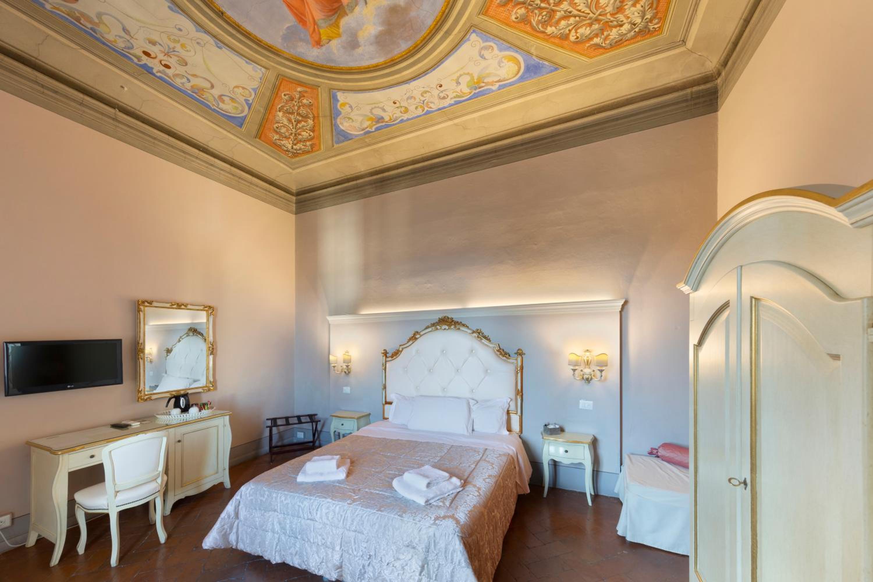 Deluxe Double or Twin Room photo 2