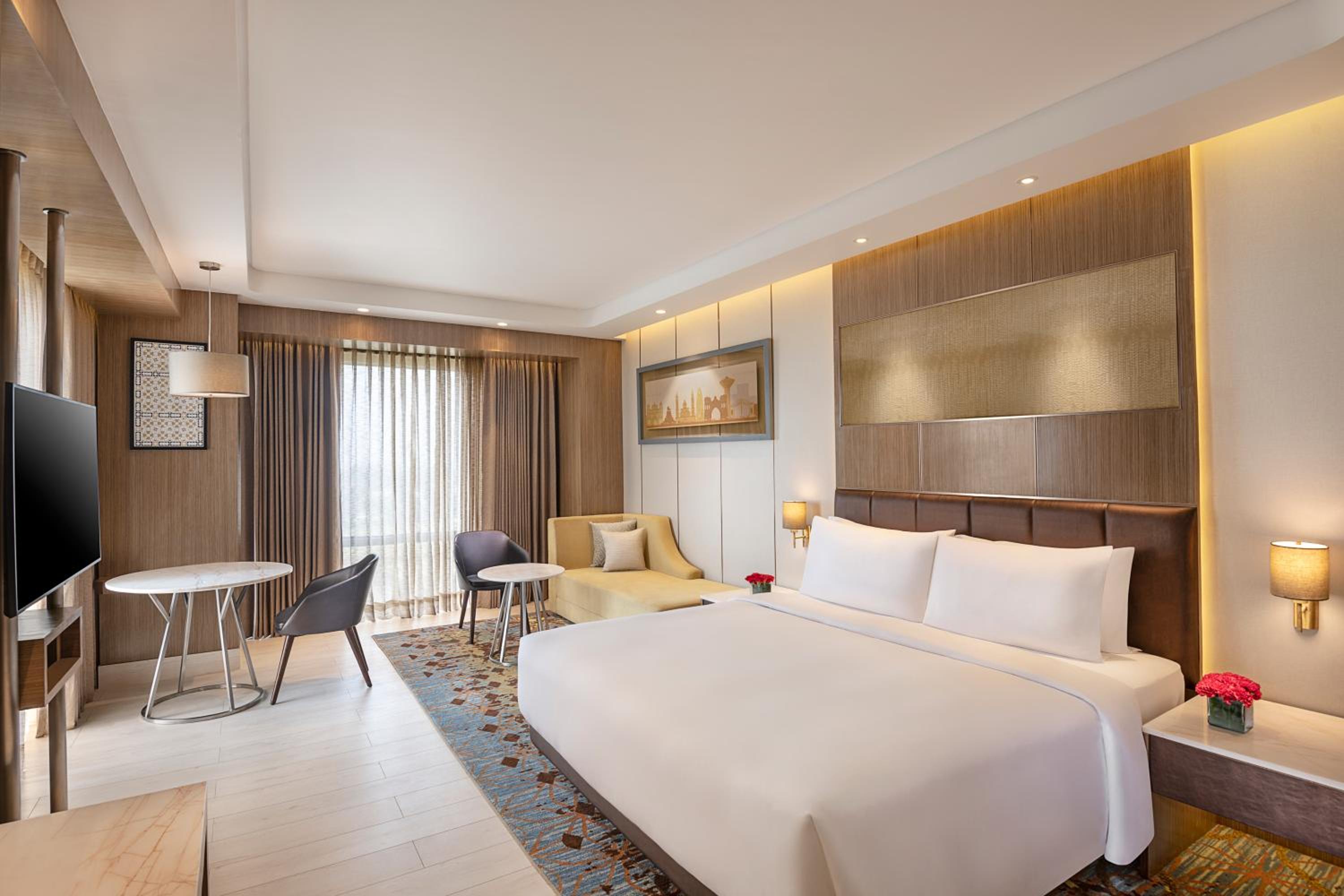 Junior Suite with Airport Transfers ,10% Discount on F & Soft Beverages, Happy Hours 1+1 on IMFL Drinks (16:00-18:00 Hrs) at Proof Patio Bar) - Photo 3