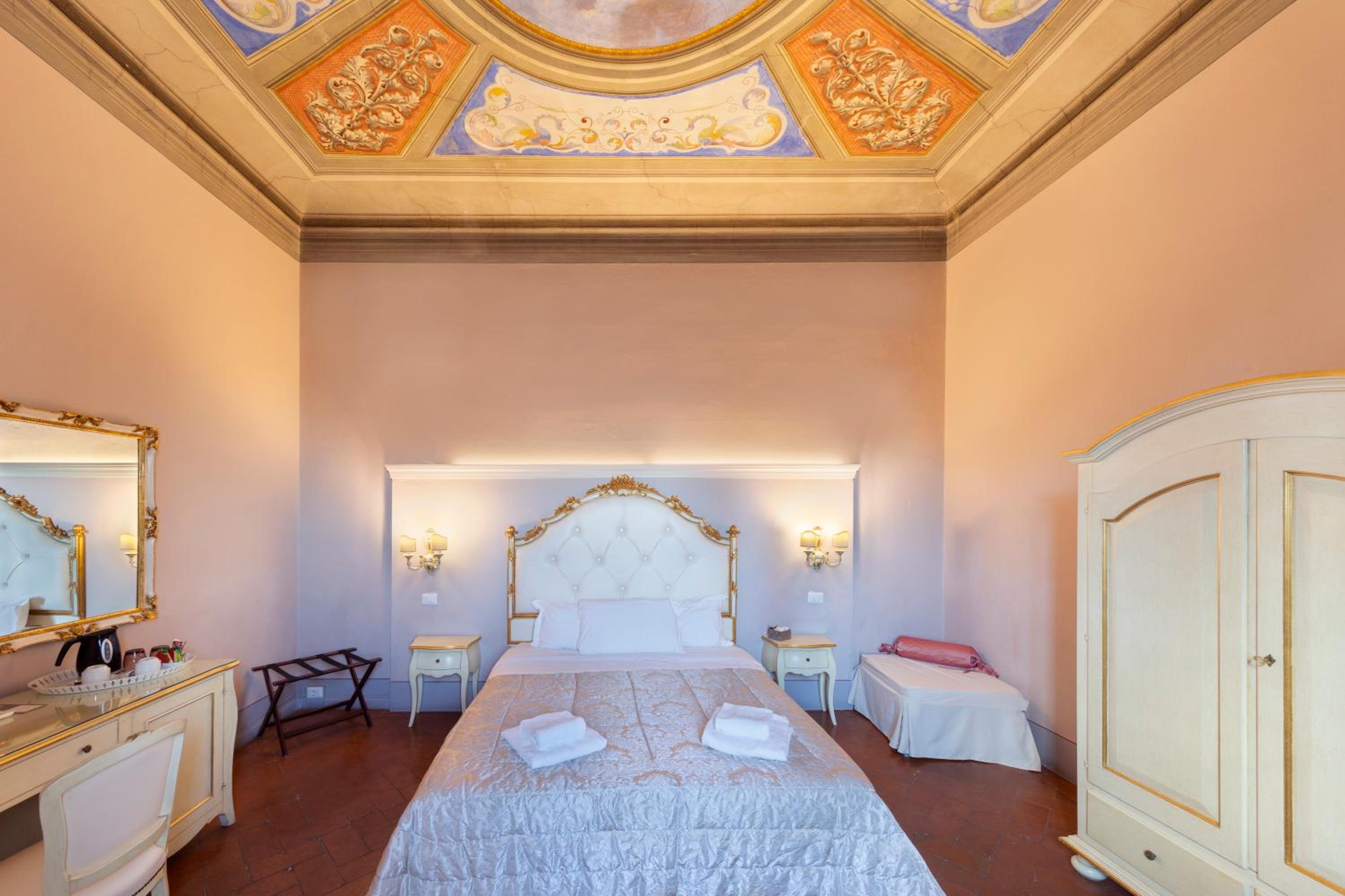 Deluxe Double or Twin Room photo 3