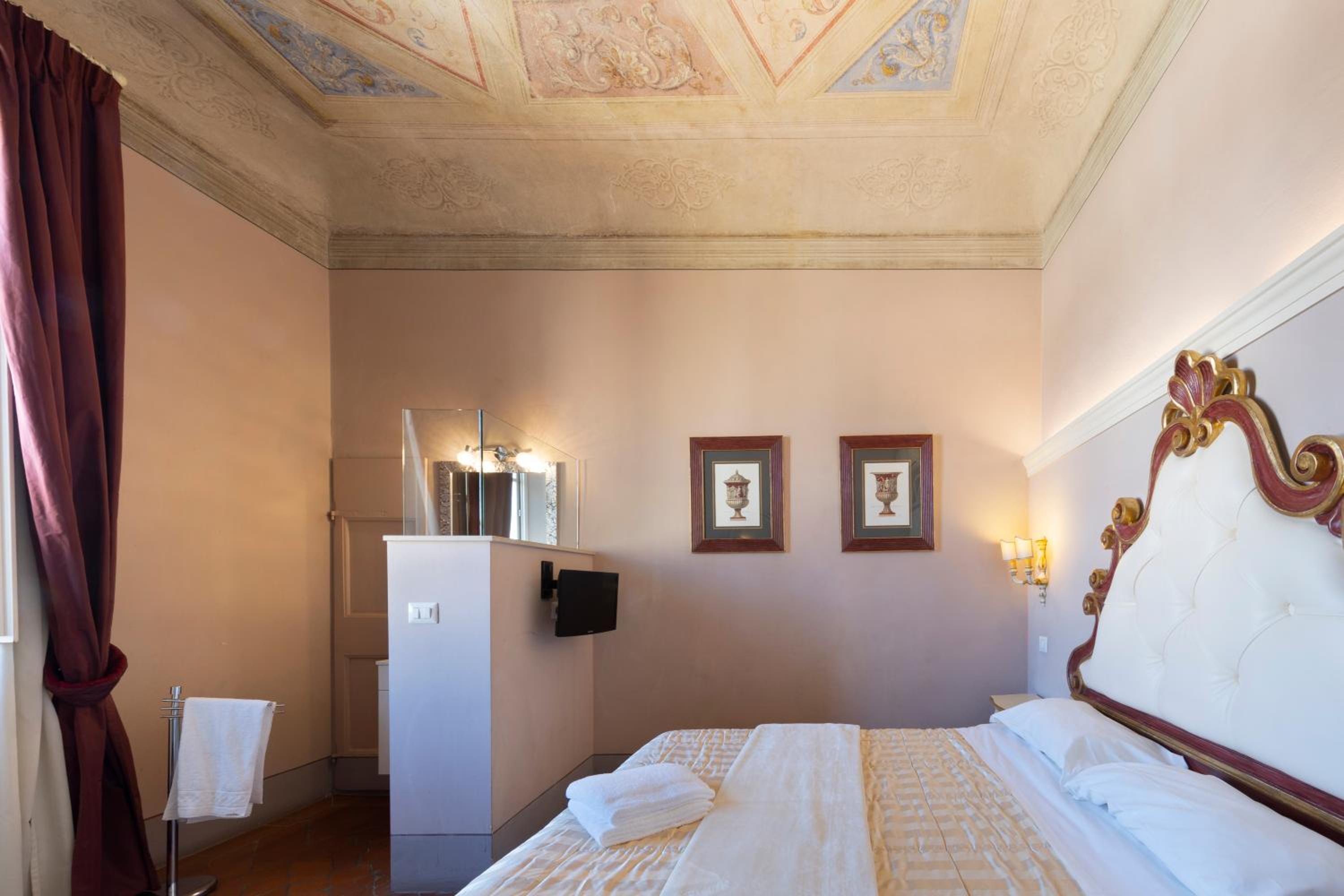 Standard Double or Twin Room photo 2