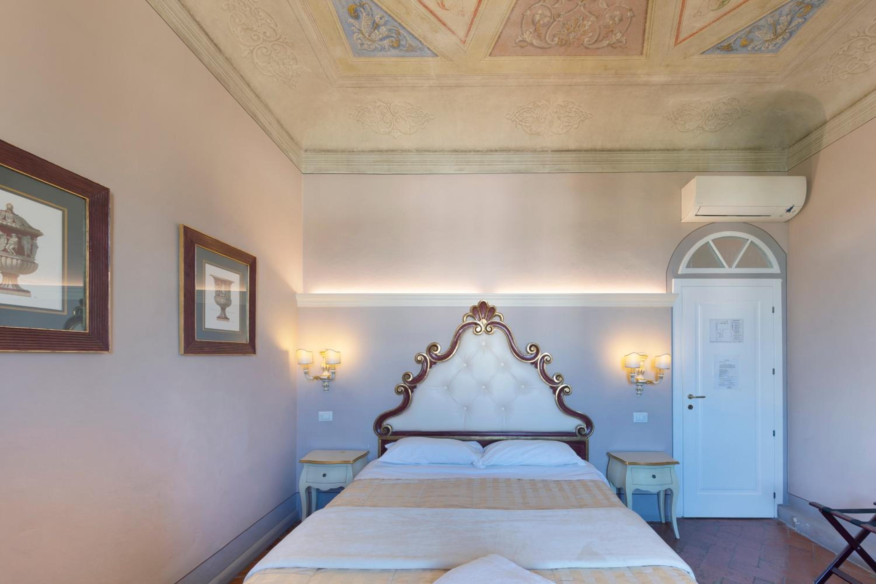 Standard Double or Twin Room photo 1