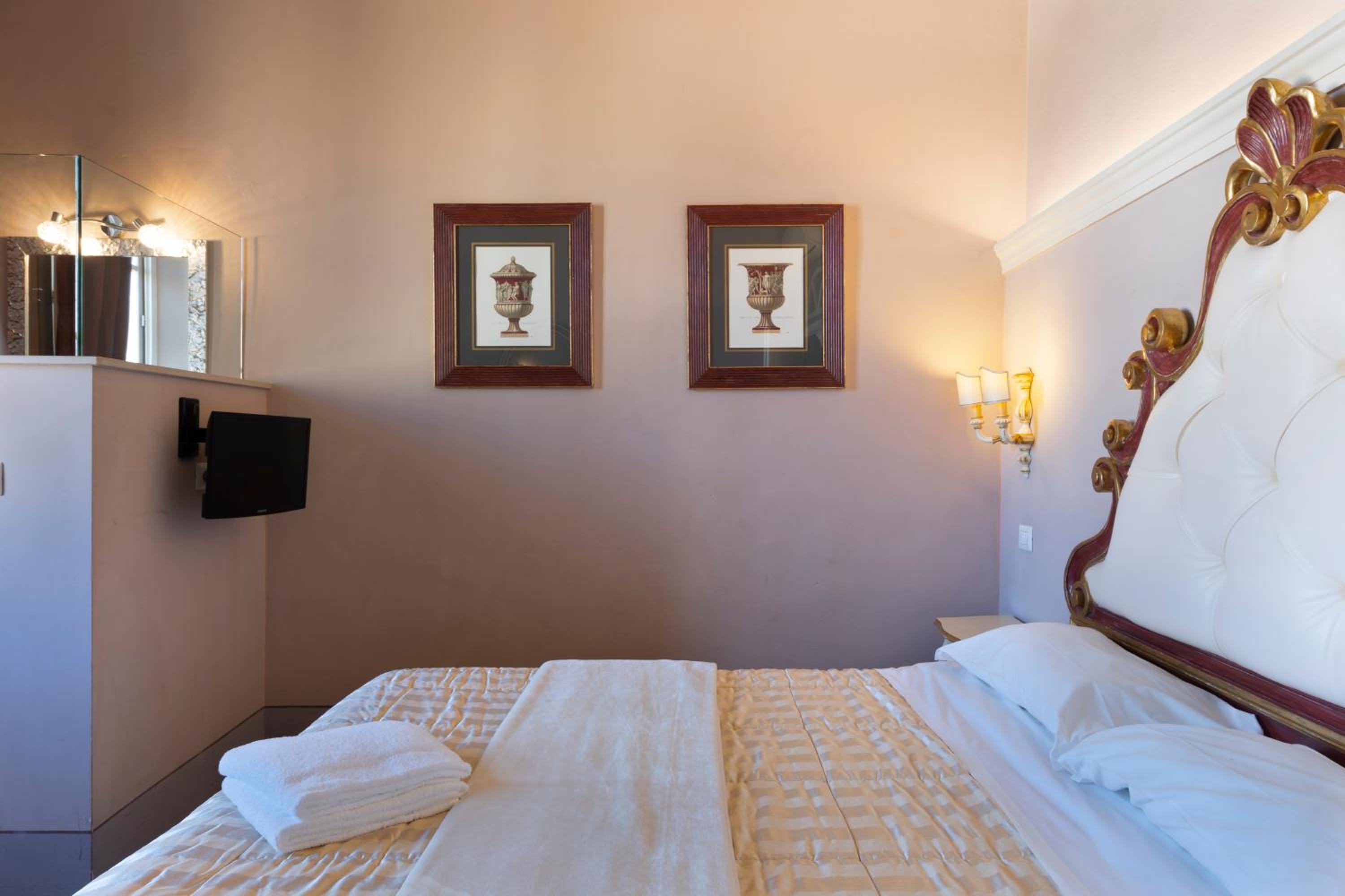 Standard Double or Twin Room photo 3
