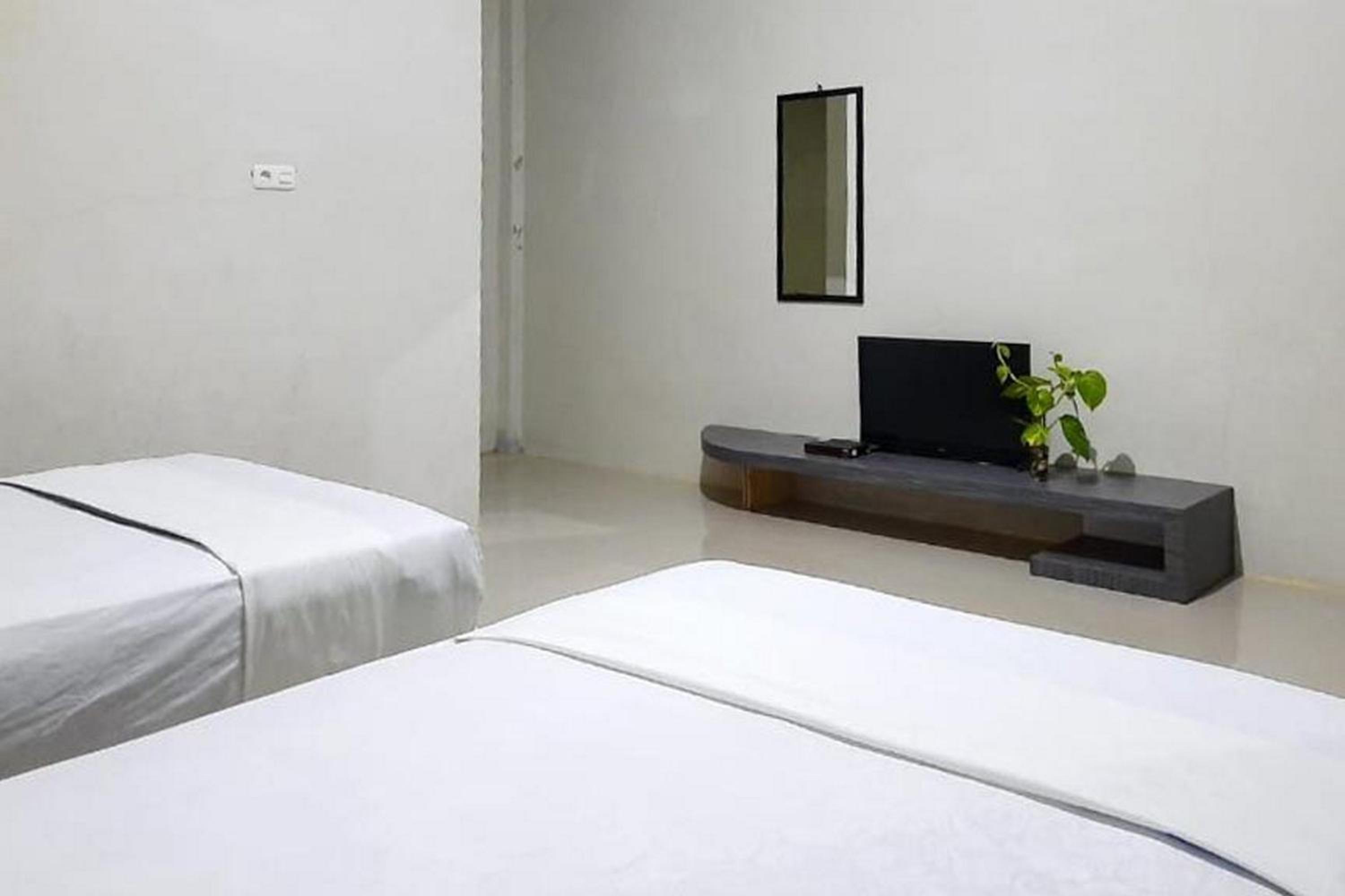 Economy Twin Room photo 3