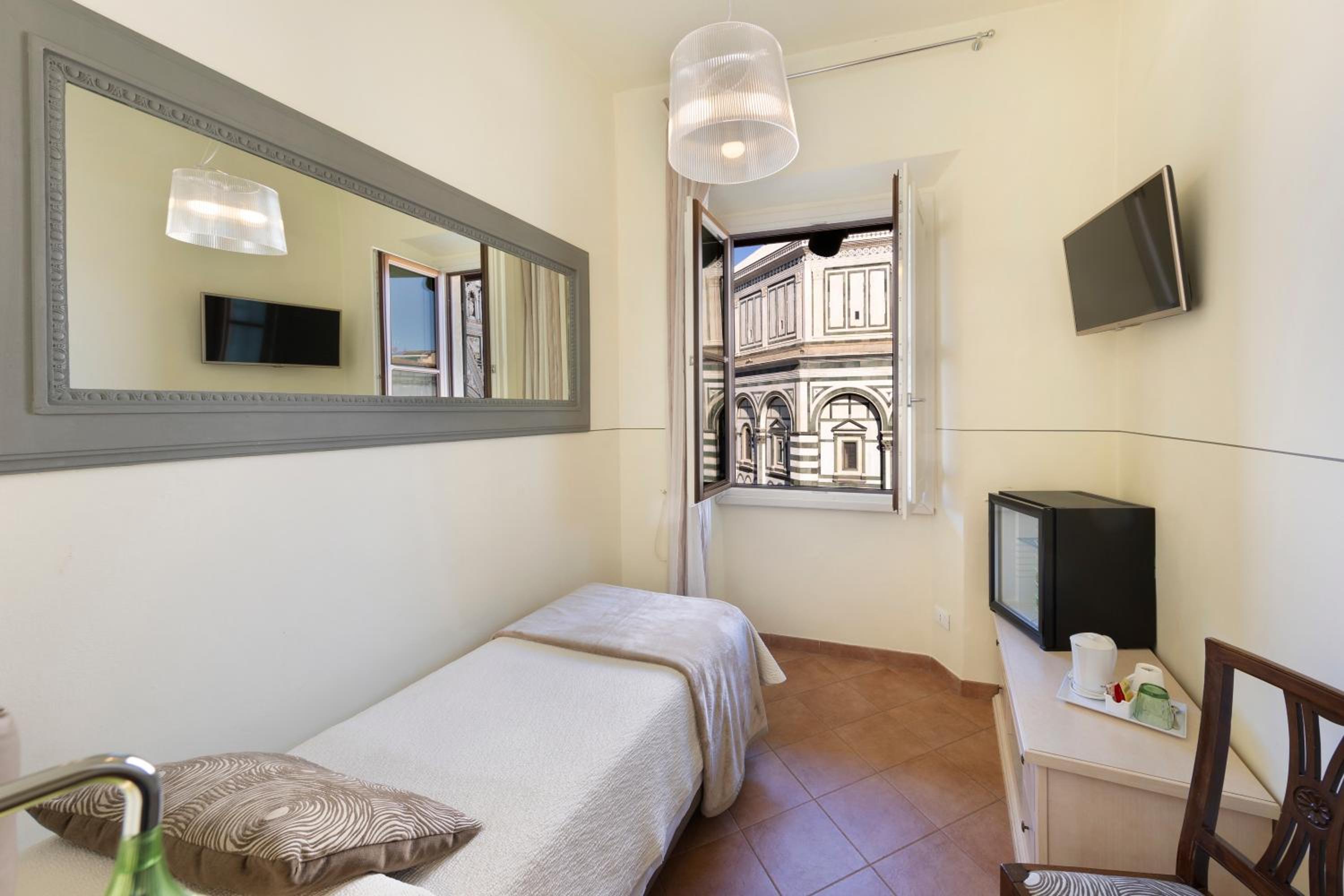Single Room with Duomo View