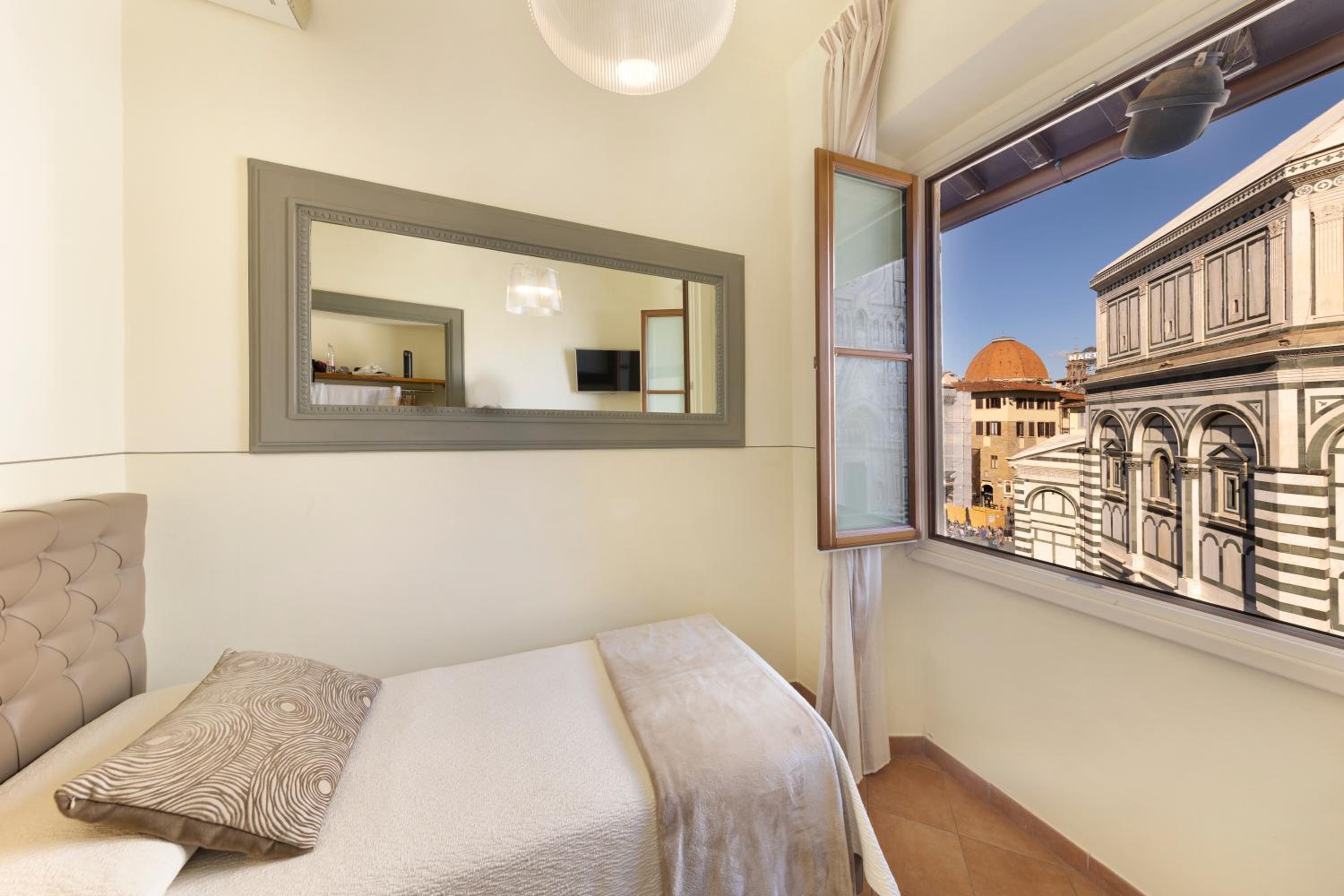 Single Room with Duomo View