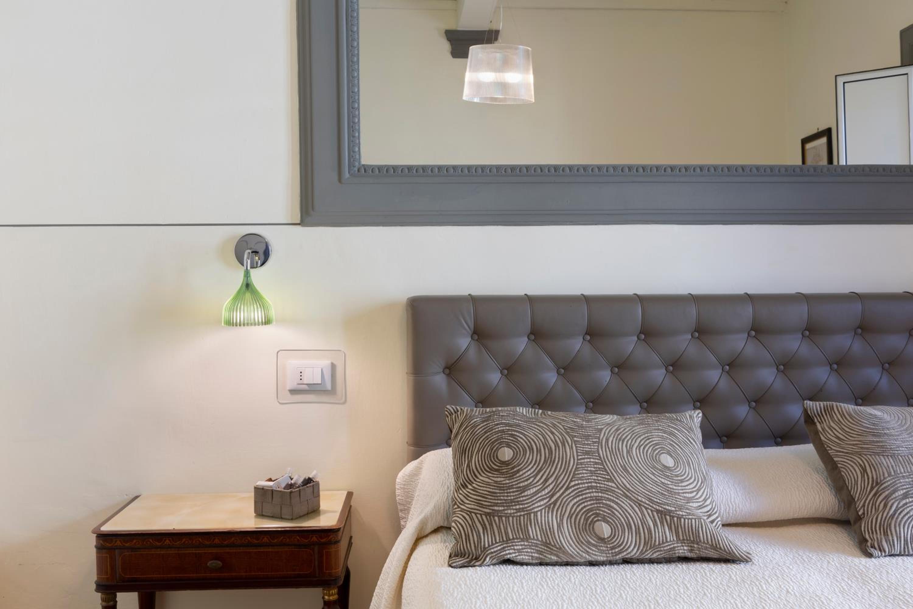 Triple Room with Duomo View thumbnail 5