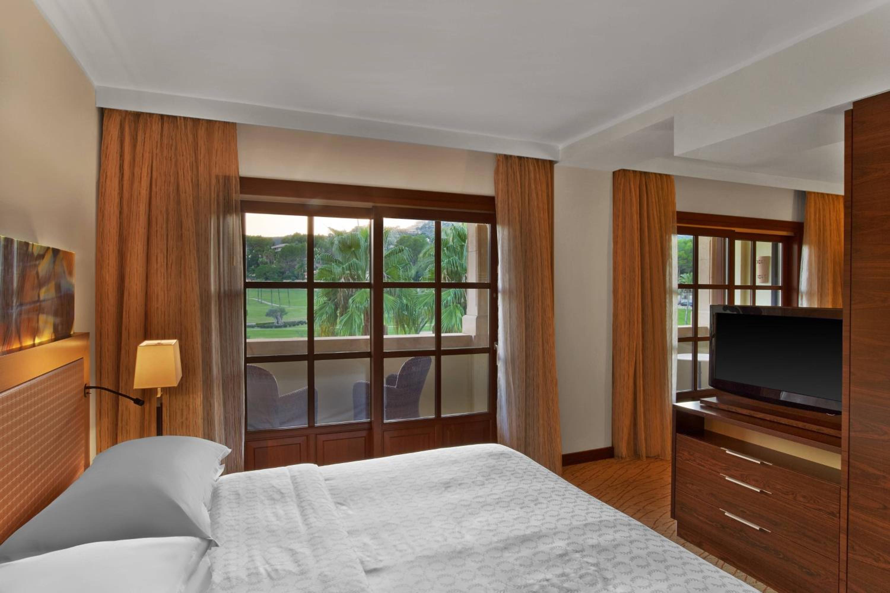 Junior Suite with Resort View
