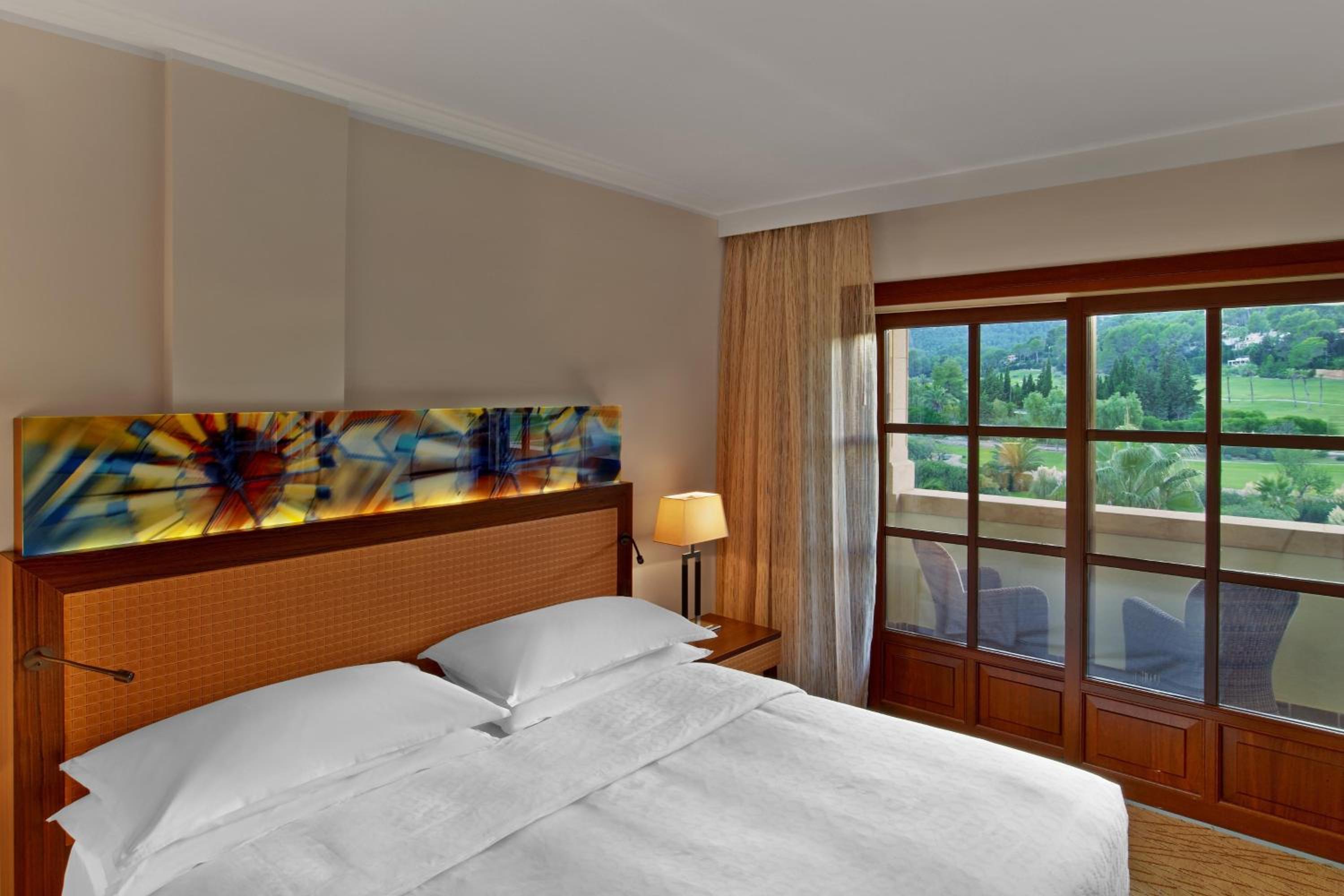 Junior Suite with Resort View thumbnail 5