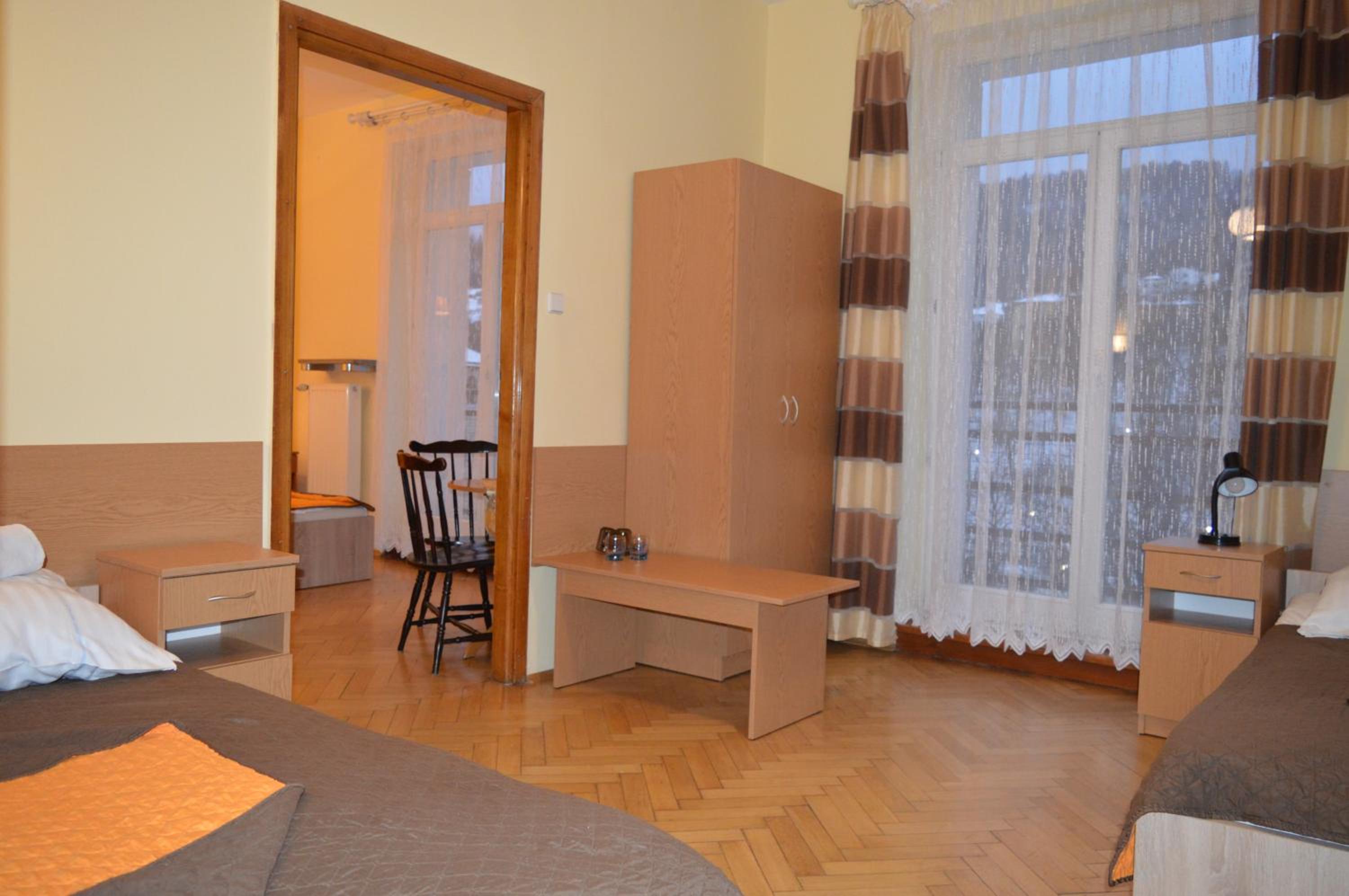 Quadruple Room with Private Bathroom photo 2