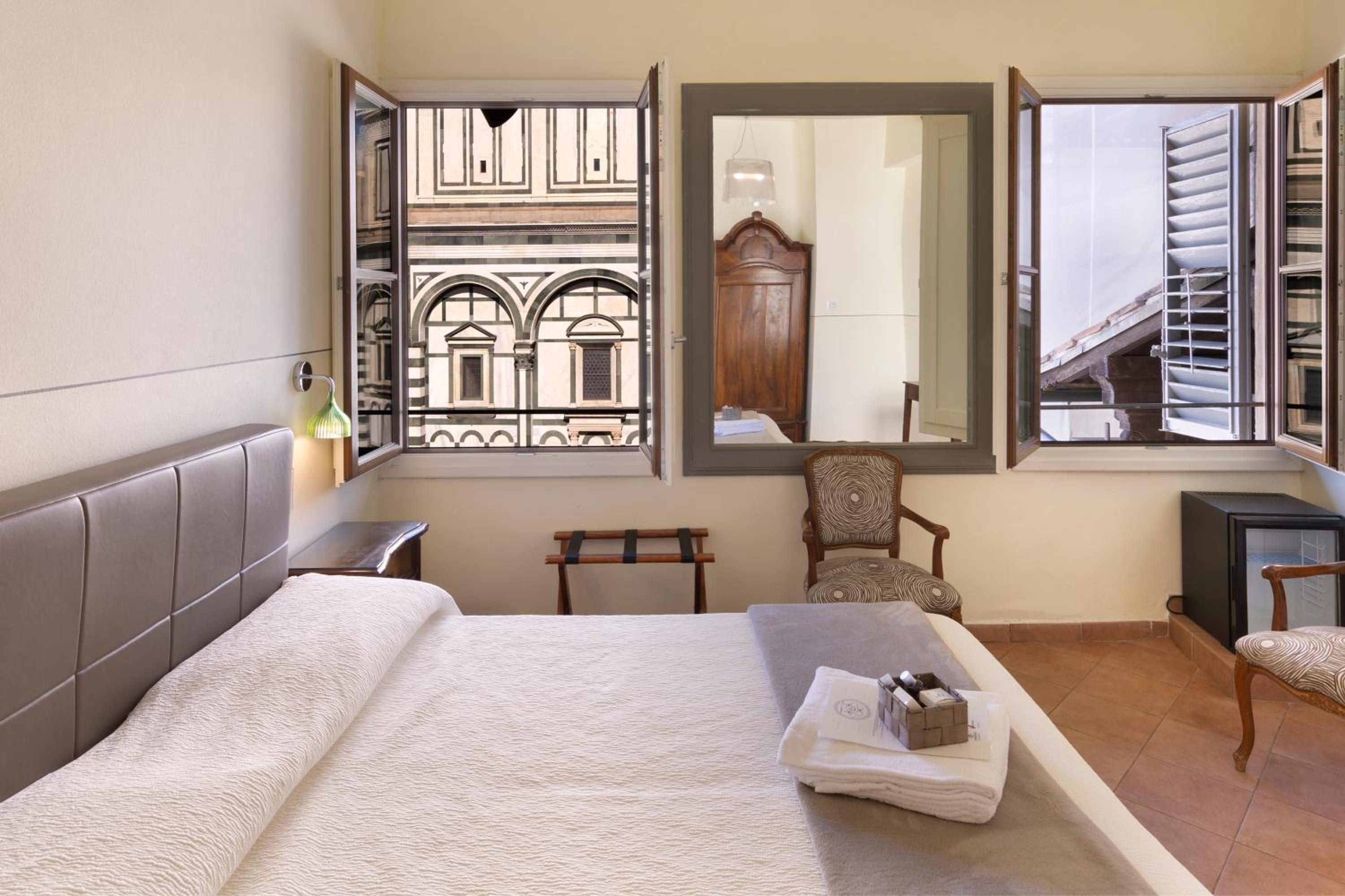 Double or Twin Room with Duomo view thumbnail 6