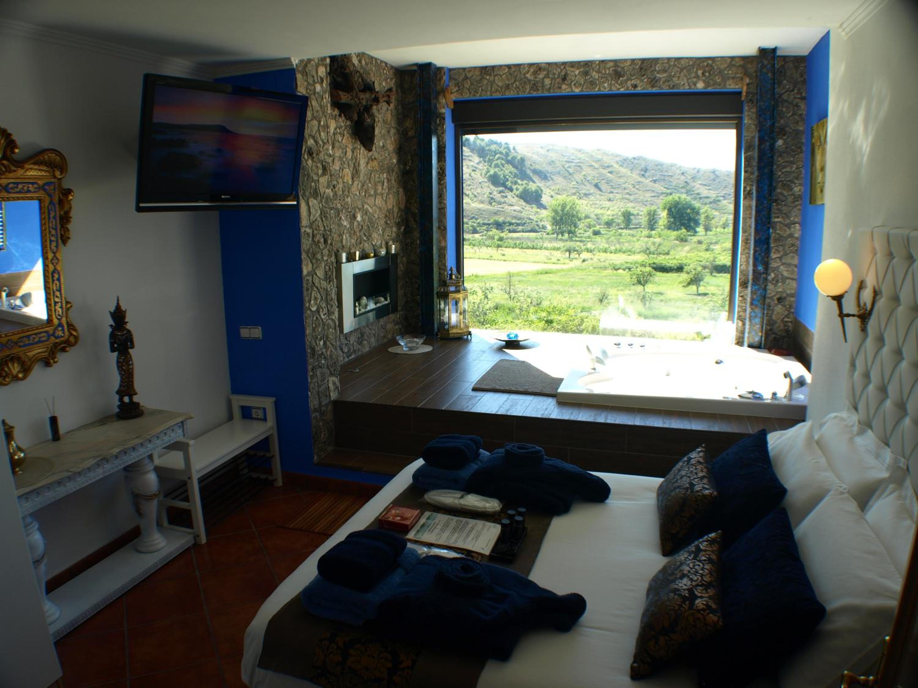 Two-Bedroom House (2-6 Adults) - Photo 110
